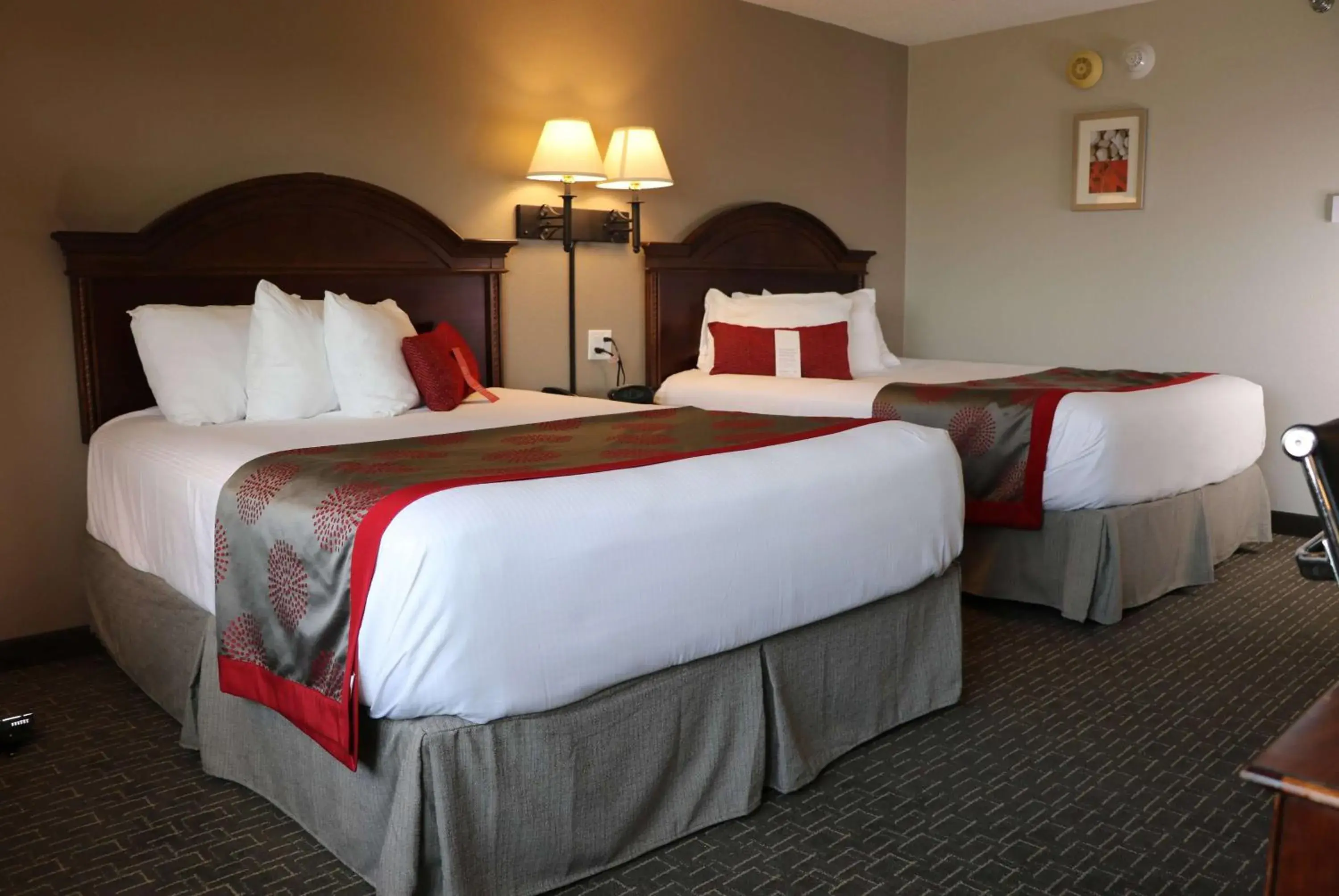 Photo of the whole room, Bed in Ramada Plaza by Wyndham Hagerstown