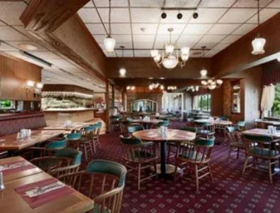 Restaurant/Places to Eat in Ramada Plaza by Wyndham Hagerstown