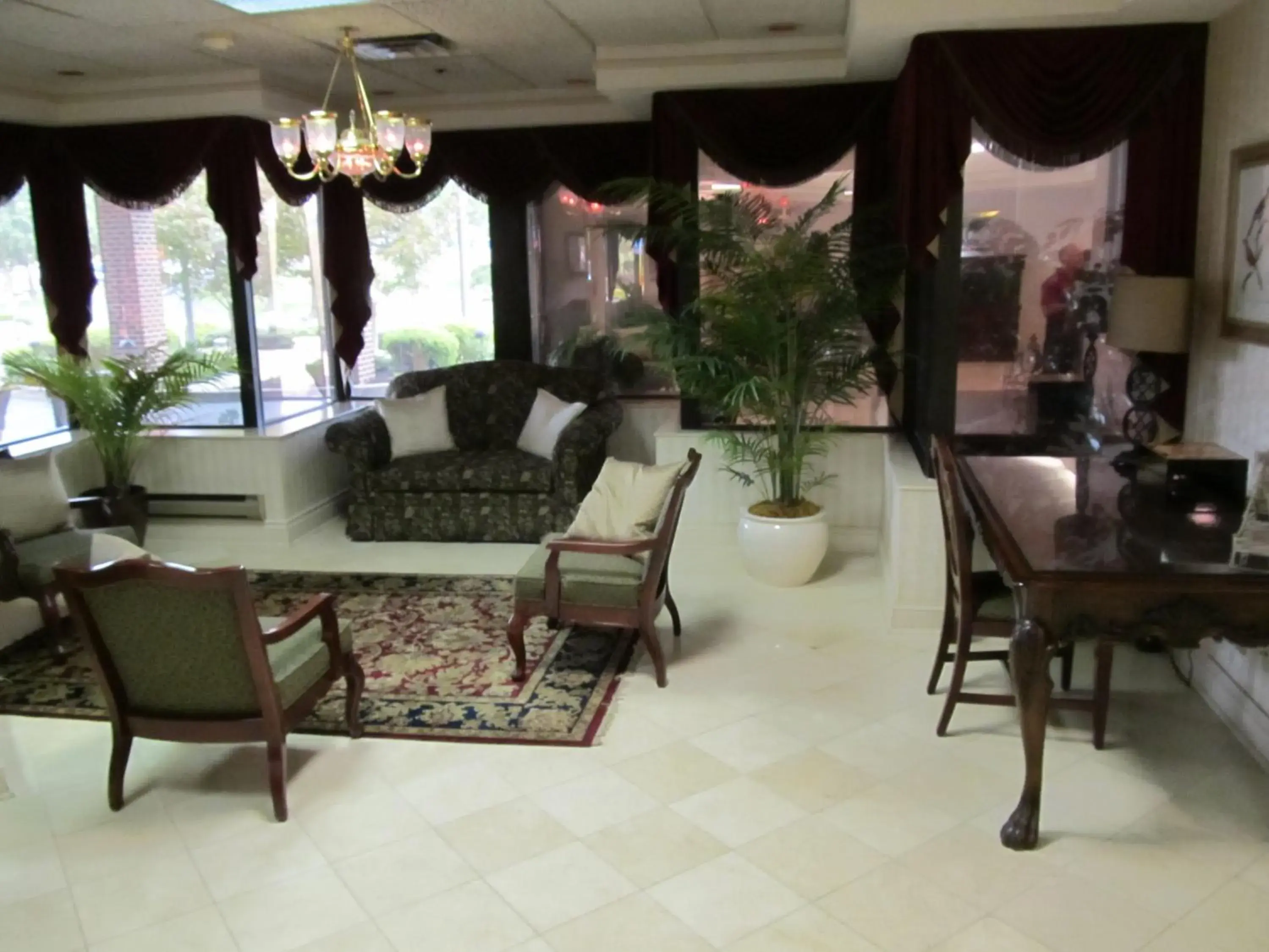 Lobby or reception in Ramada Plaza by Wyndham Hagerstown