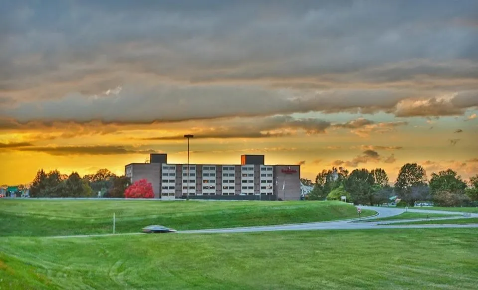 Facade/entrance, Property Building in Ramada Plaza by Wyndham Hagerstown