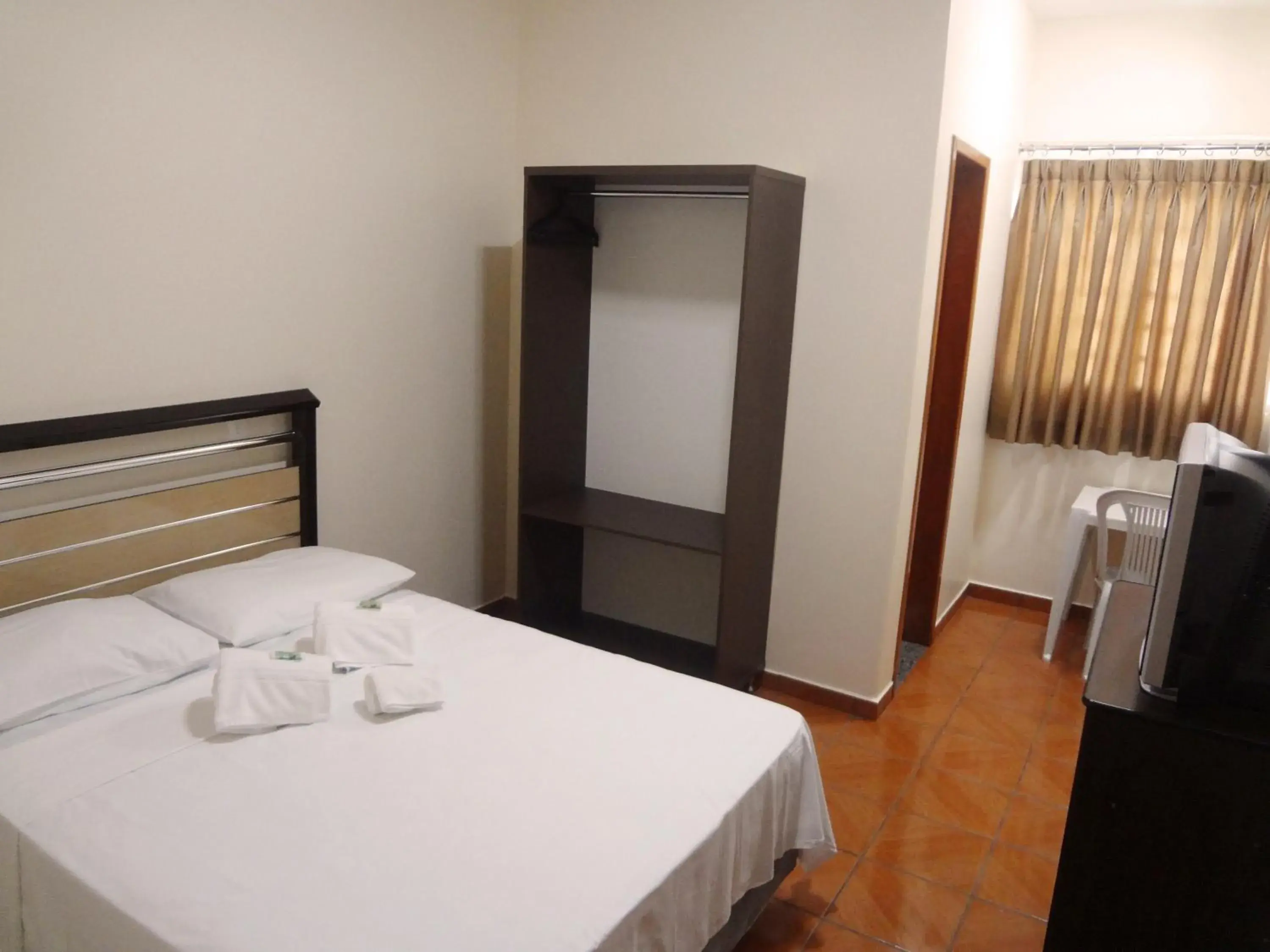 Double Room with Fan - single occupancy in Pinheiros Hotel Double Room with Fan - single occupancy in Pinheiros Hotel