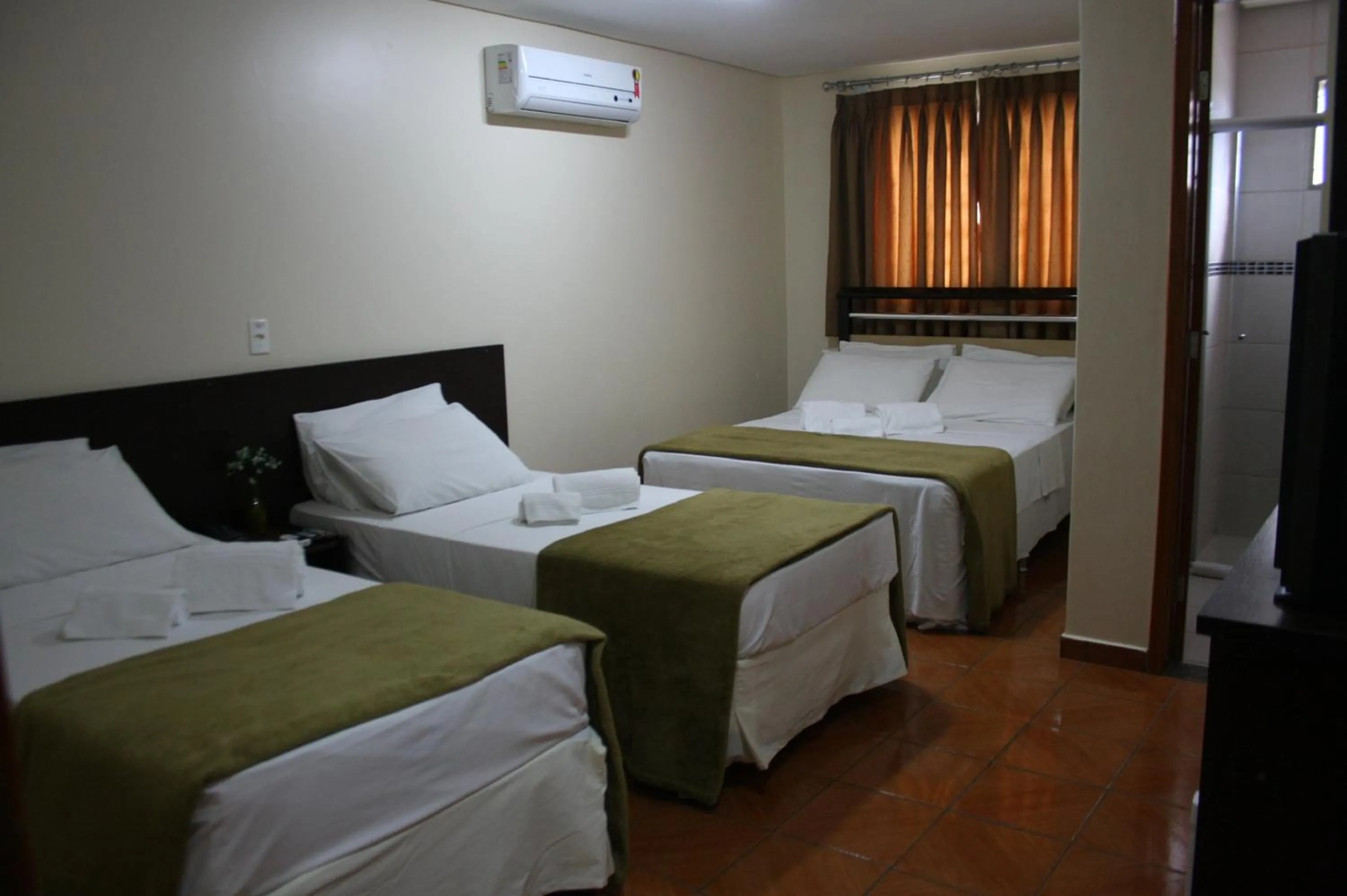 Photo of the whole room, Bed in Pinheiros Hotel