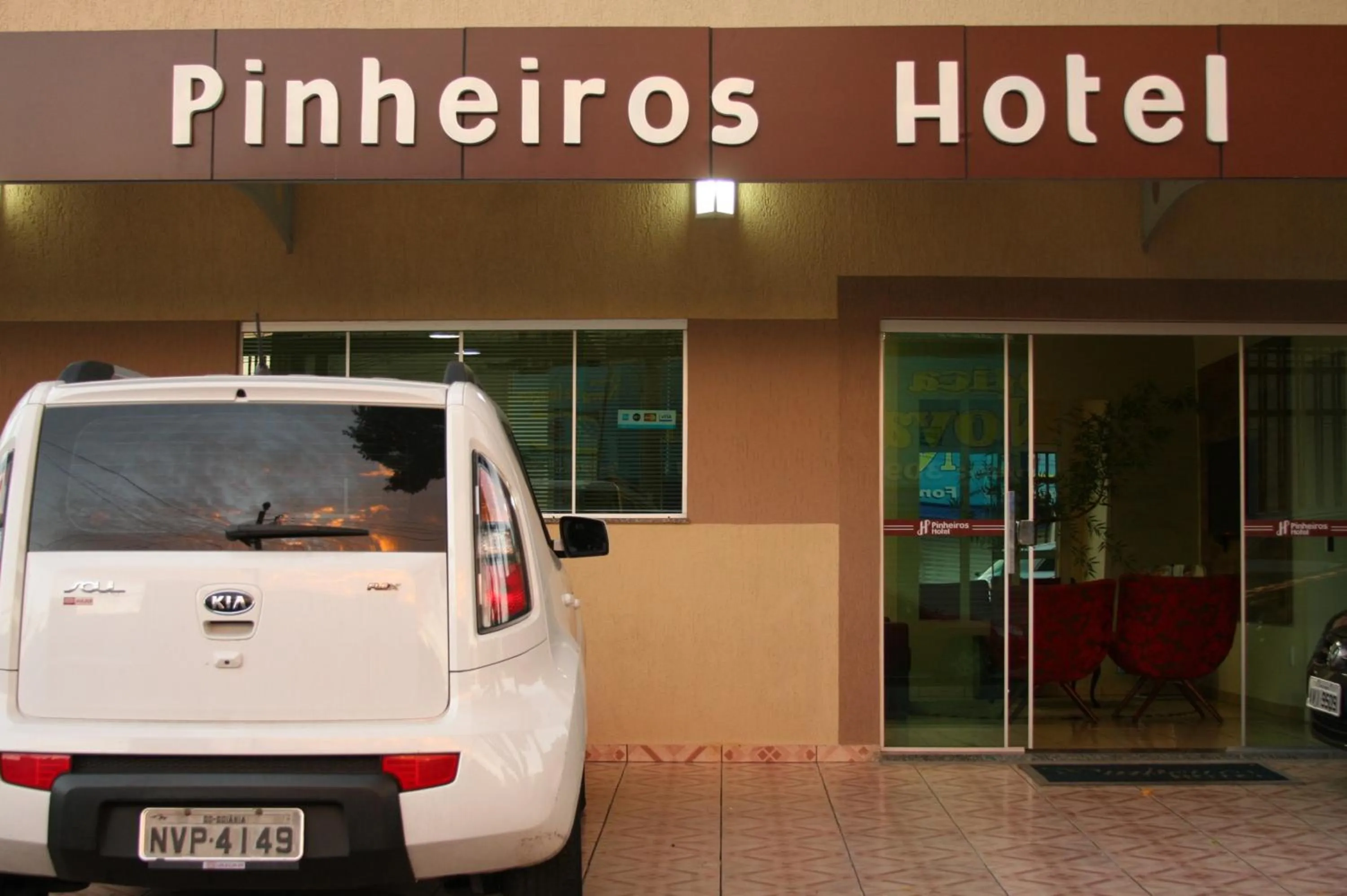Facade/entrance in Pinheiros Hotel