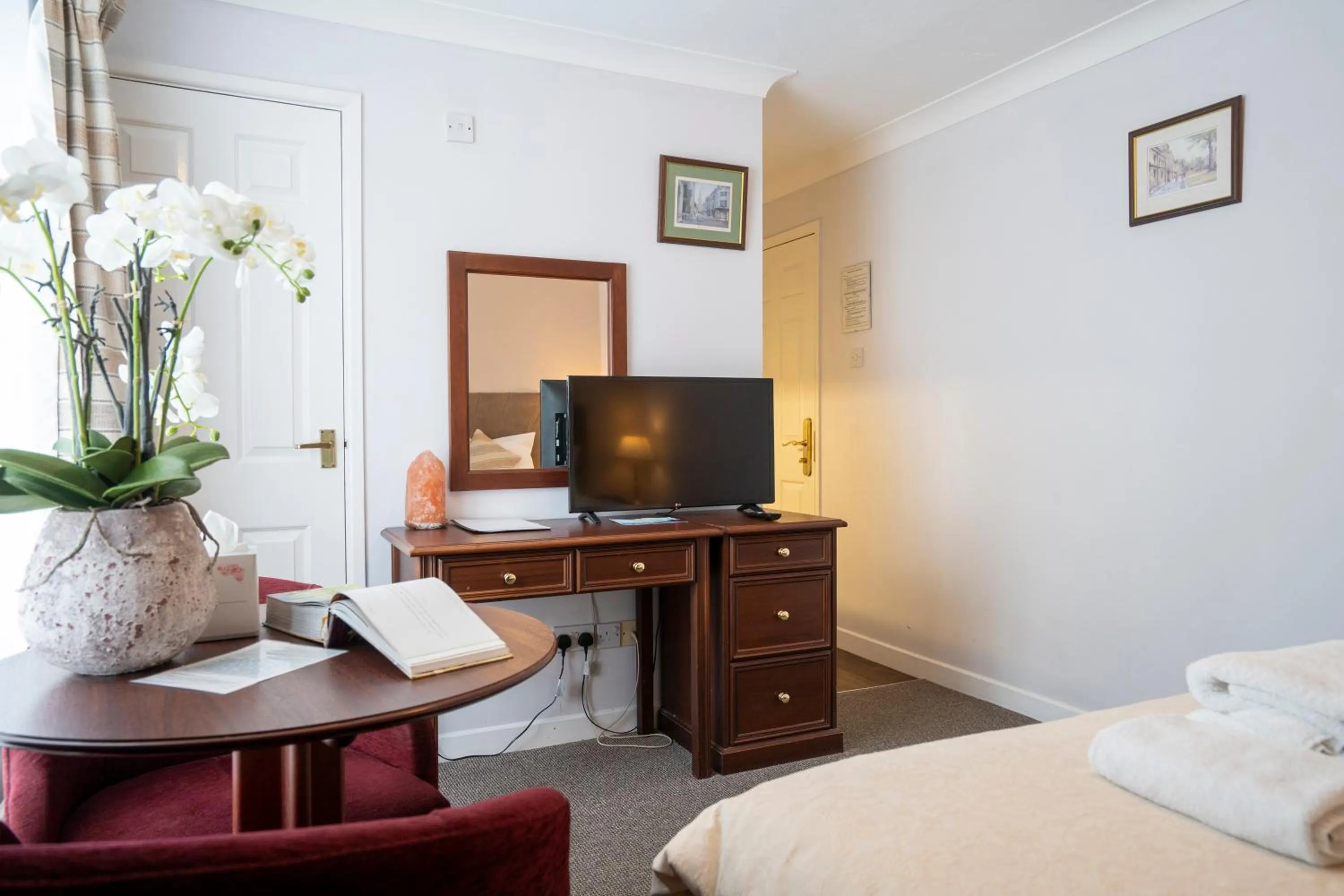 TV and multimedia, Bed in Marlborough House - Guest House