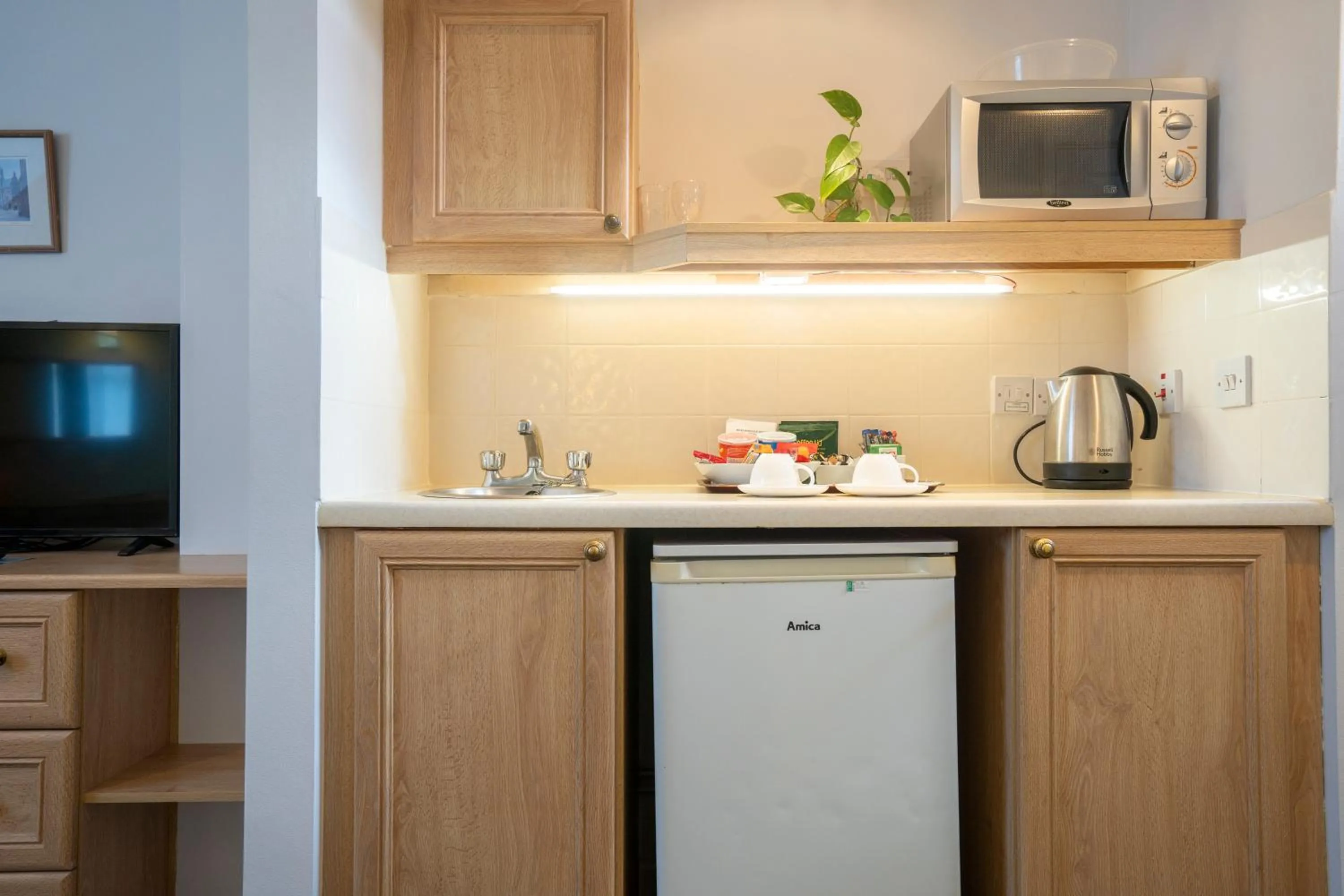 Kitchen or kitchenette in Marlborough House - Guest House