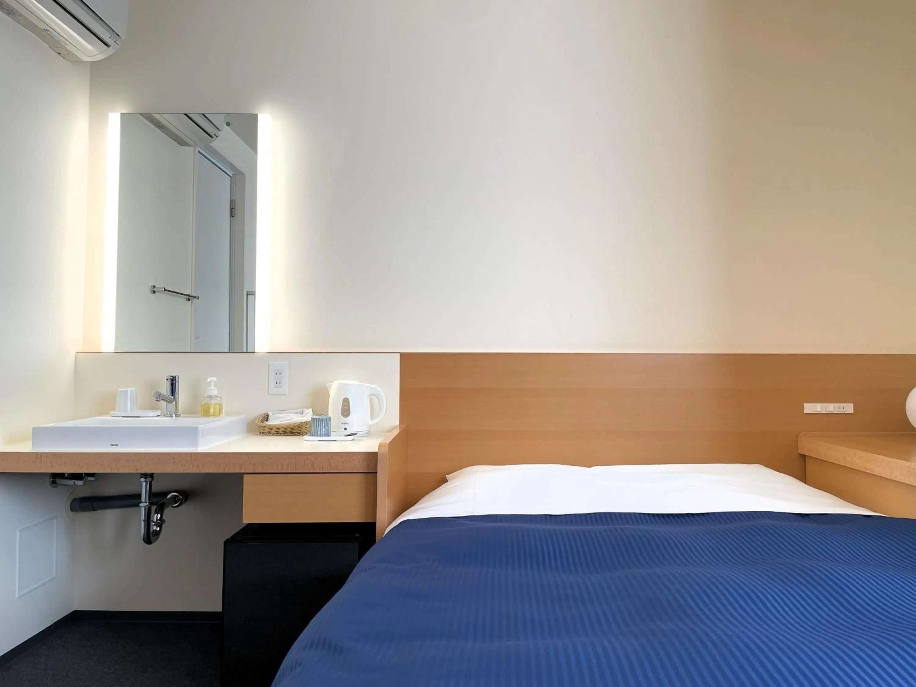 Bed in Hitachi Hotel Crane