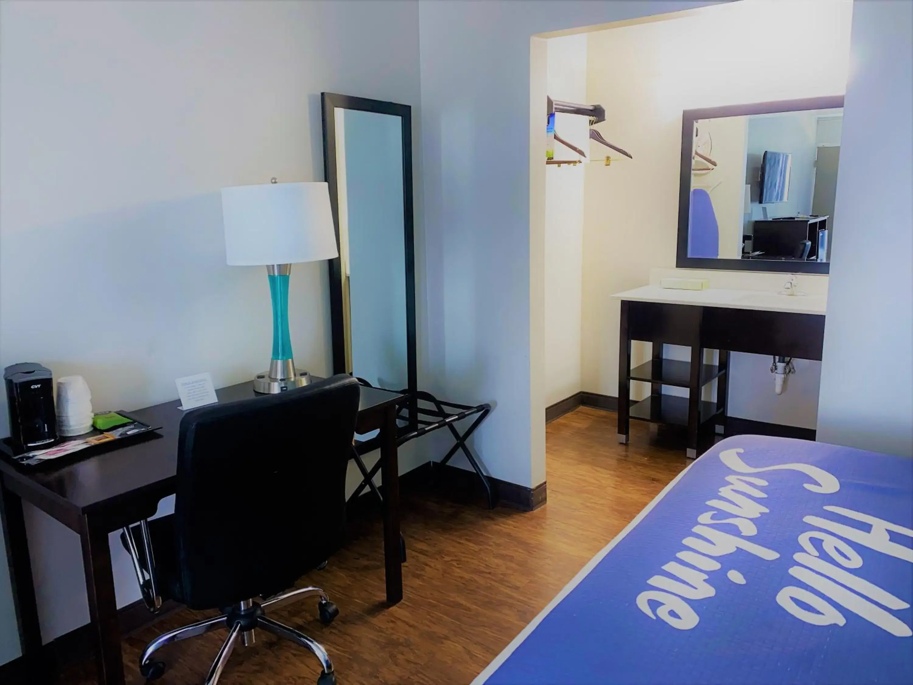 TV and multimedia, Bed in Days Inn by Wyndham Goldsboro TV and multimedia, Bed in Days Inn by Wyndham Goldsboro