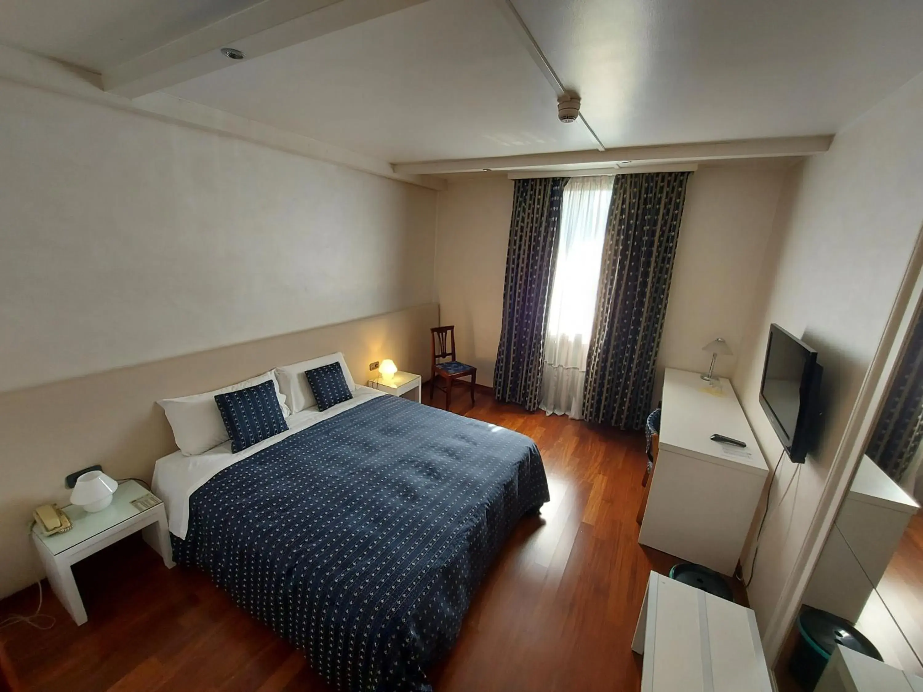 Economy Double or Twin Room in Hotel Posta 77 Economy Double or Twin Room in Hotel Posta 77