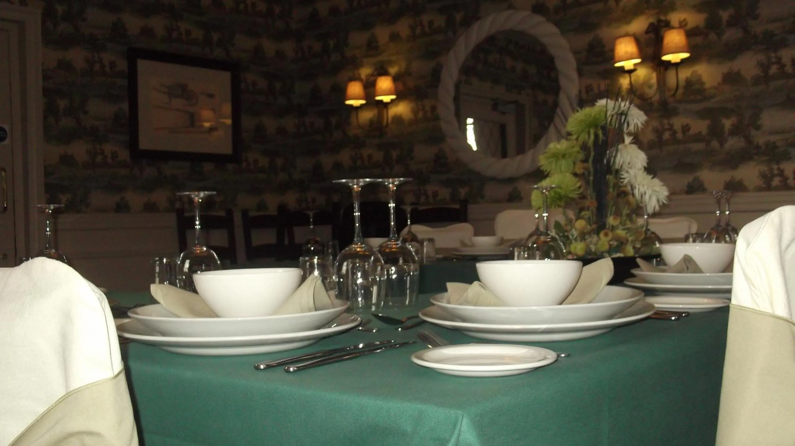 Banquet/Function facilities in Hadley Bowling Green Inn