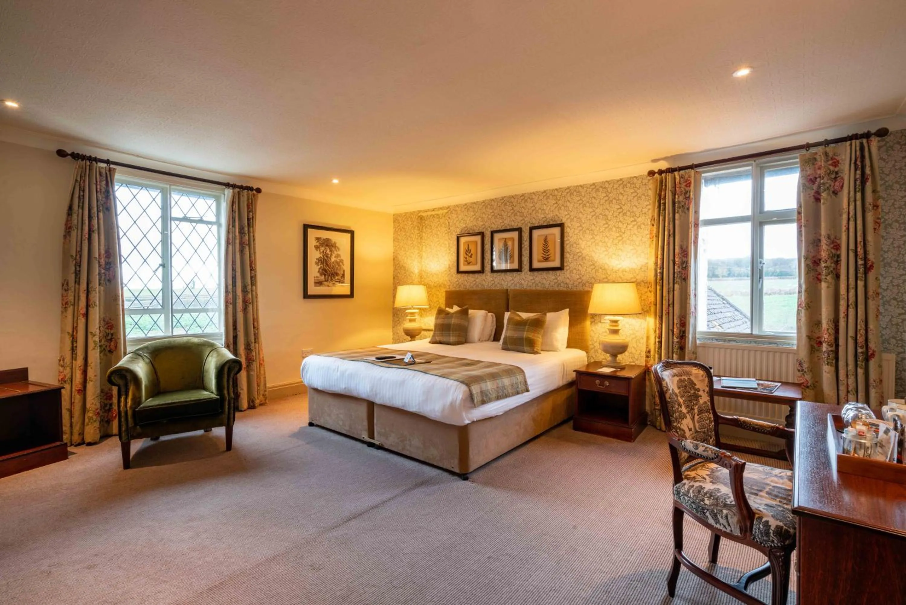 Bed in Hadley Bowling Green Inn