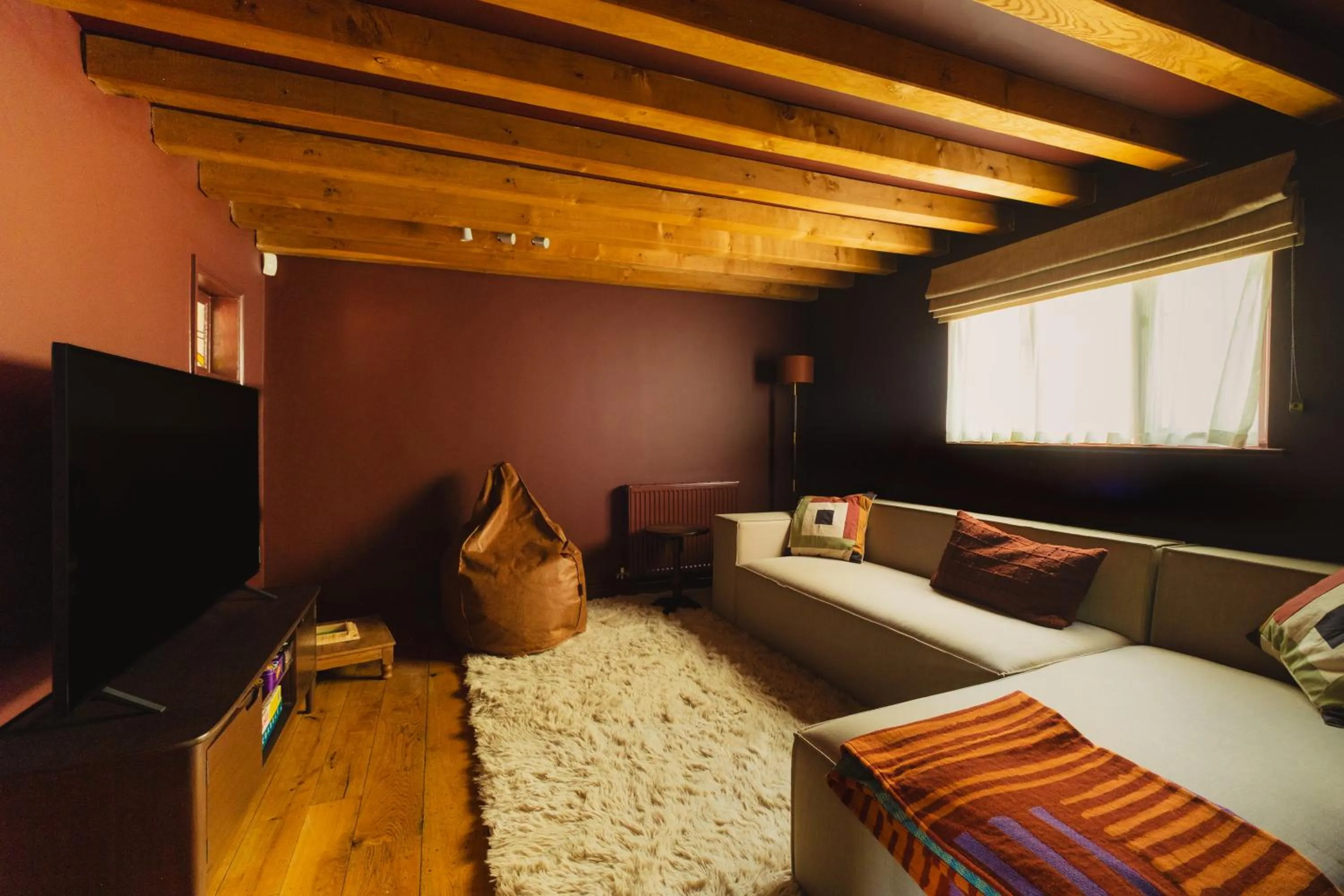 TV and multimedia, Bed in Crafted at Powdermills