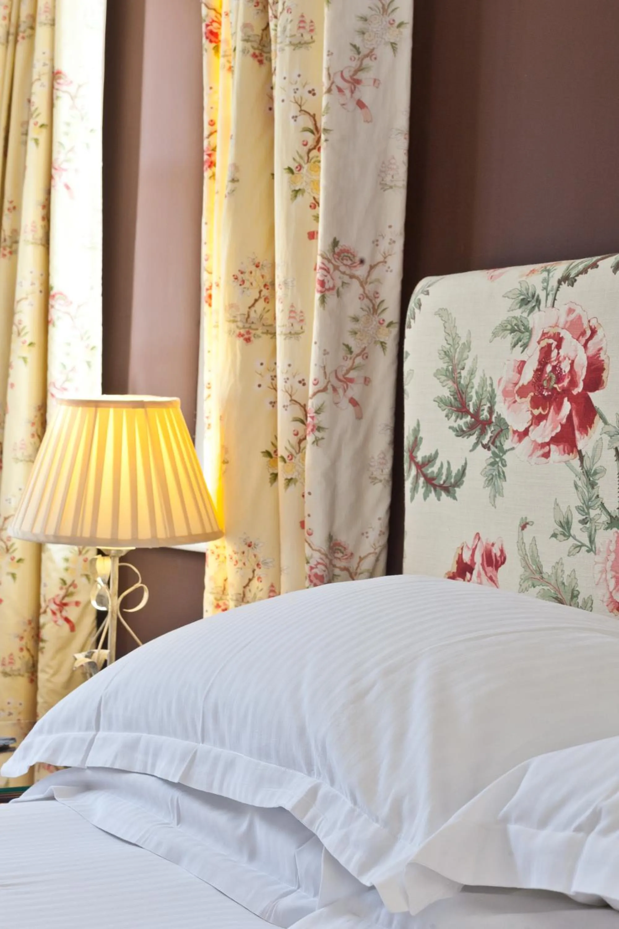 Bedroom, Bed in Bridge Hotel