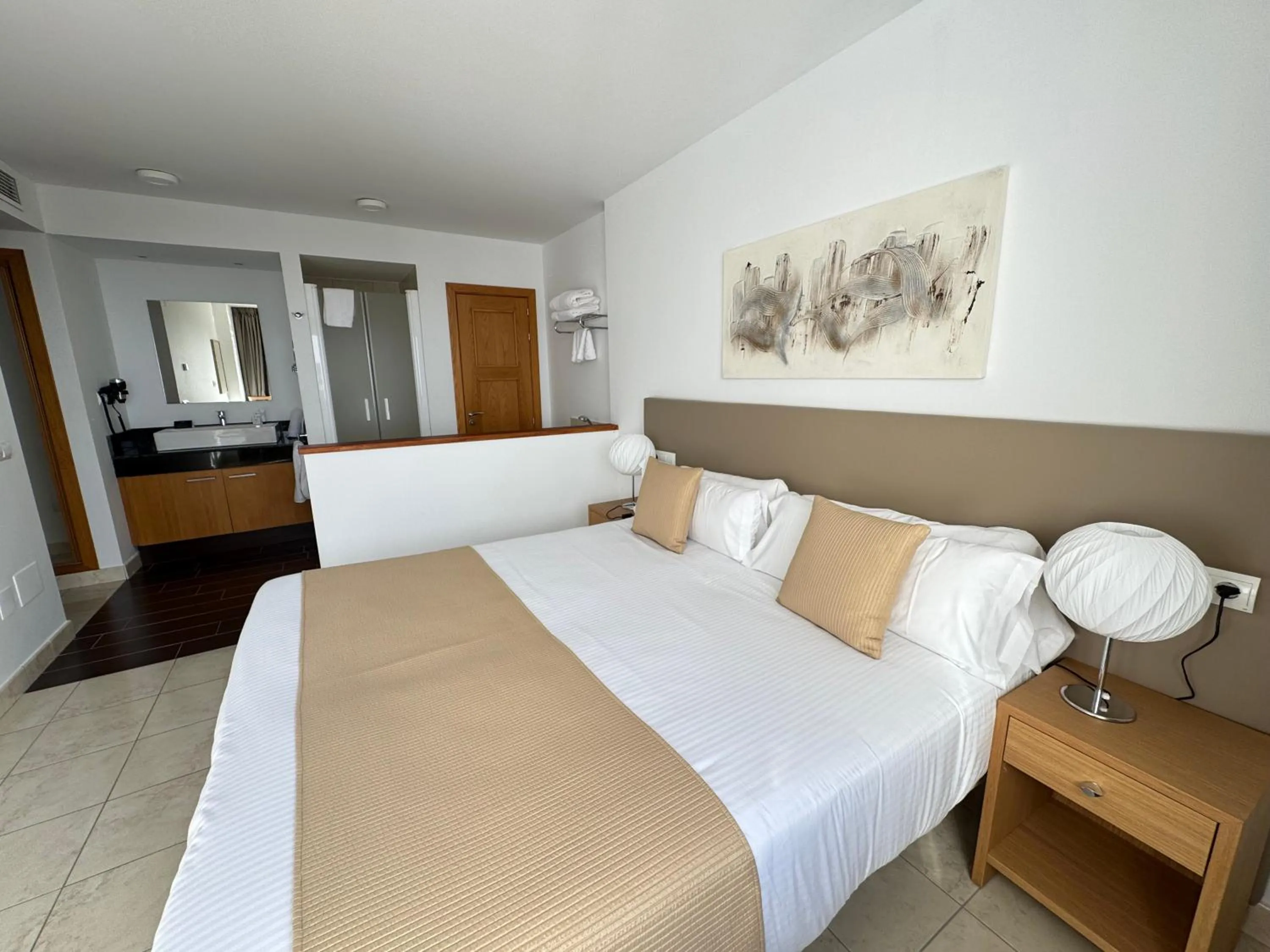 Bedroom, Bed in Macdonald La Ermita Resort