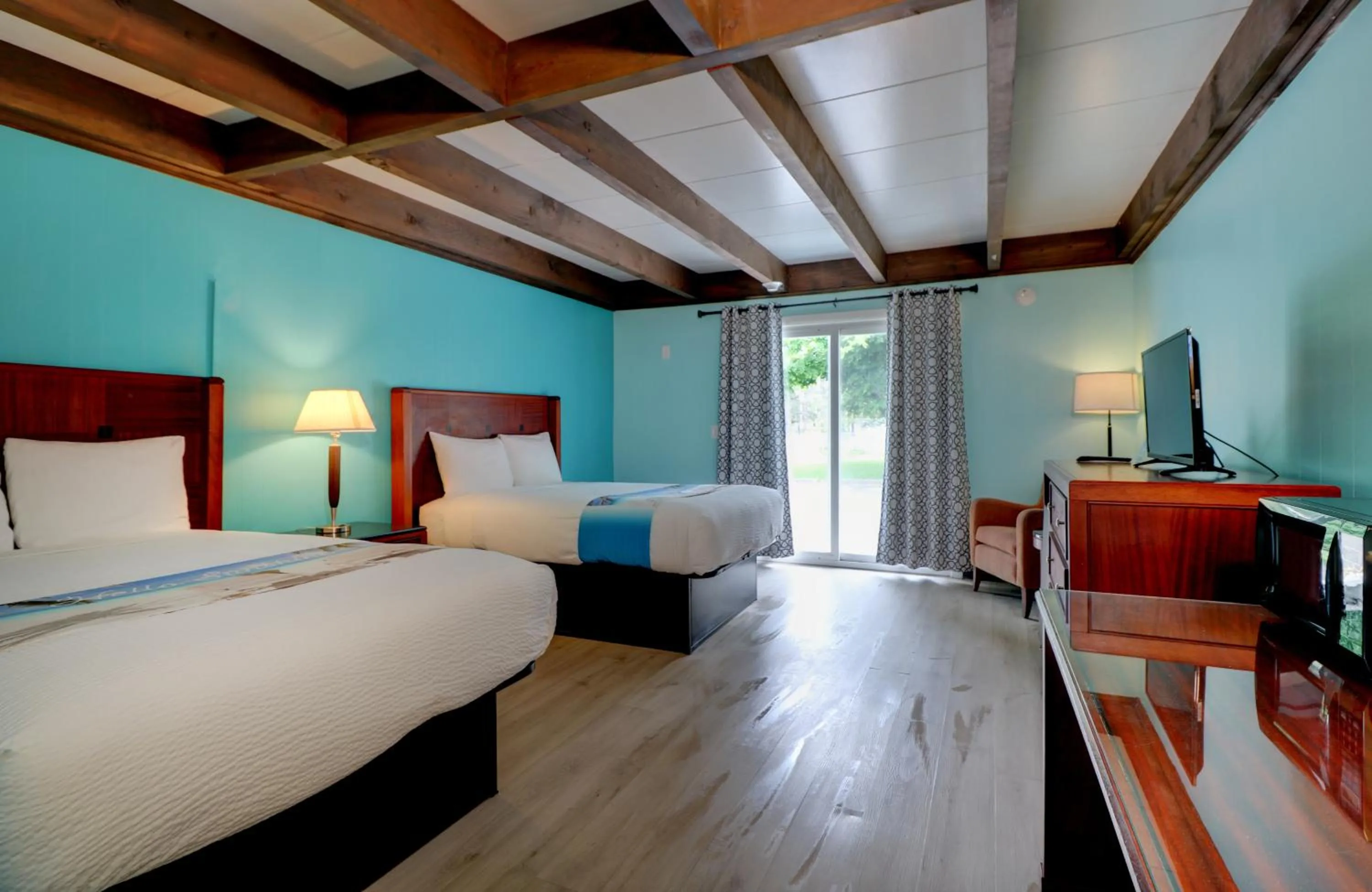 Photo of the whole room, Bed in Majestic Regency Resort