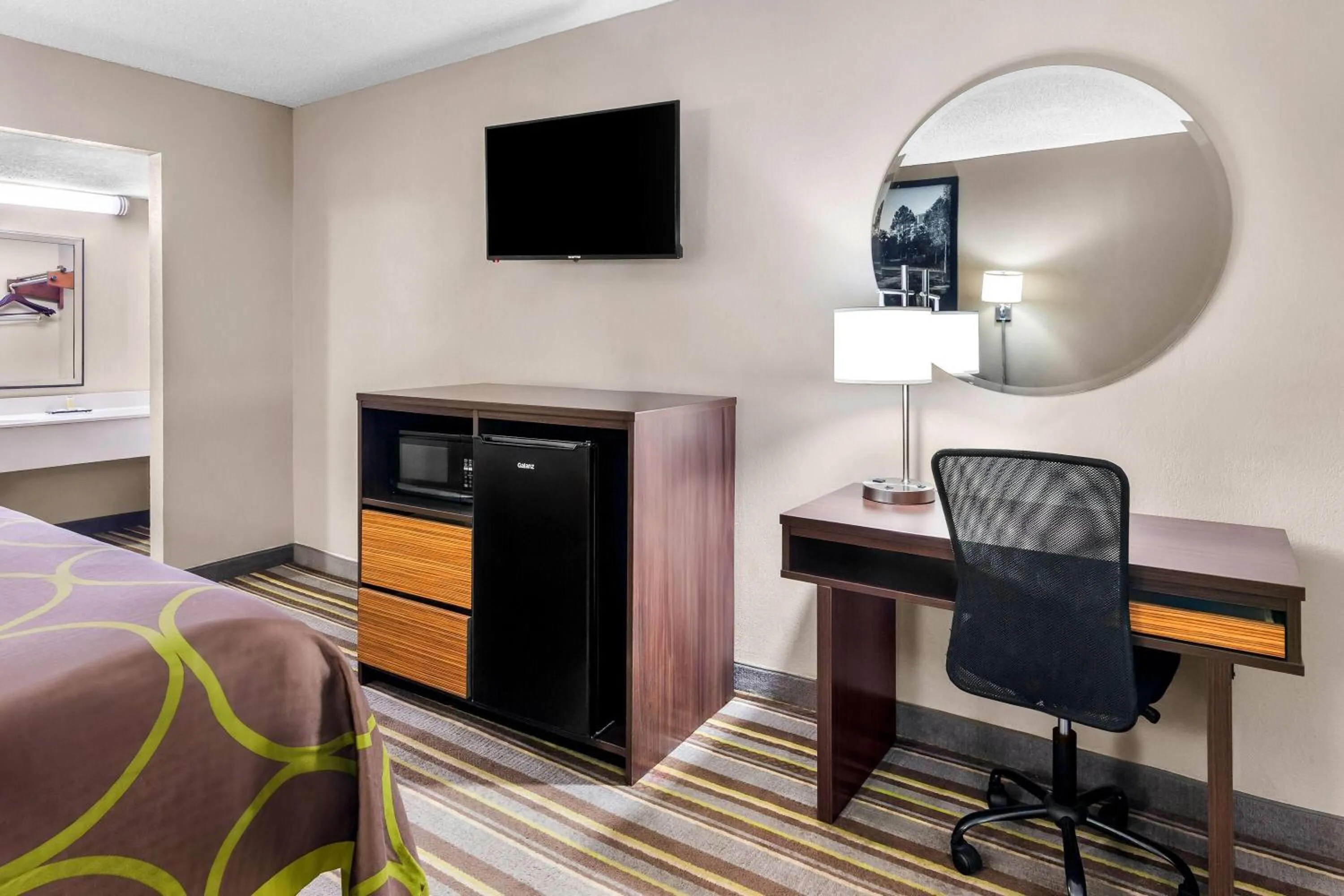 Bed in Super 8 by Wyndham Columbia