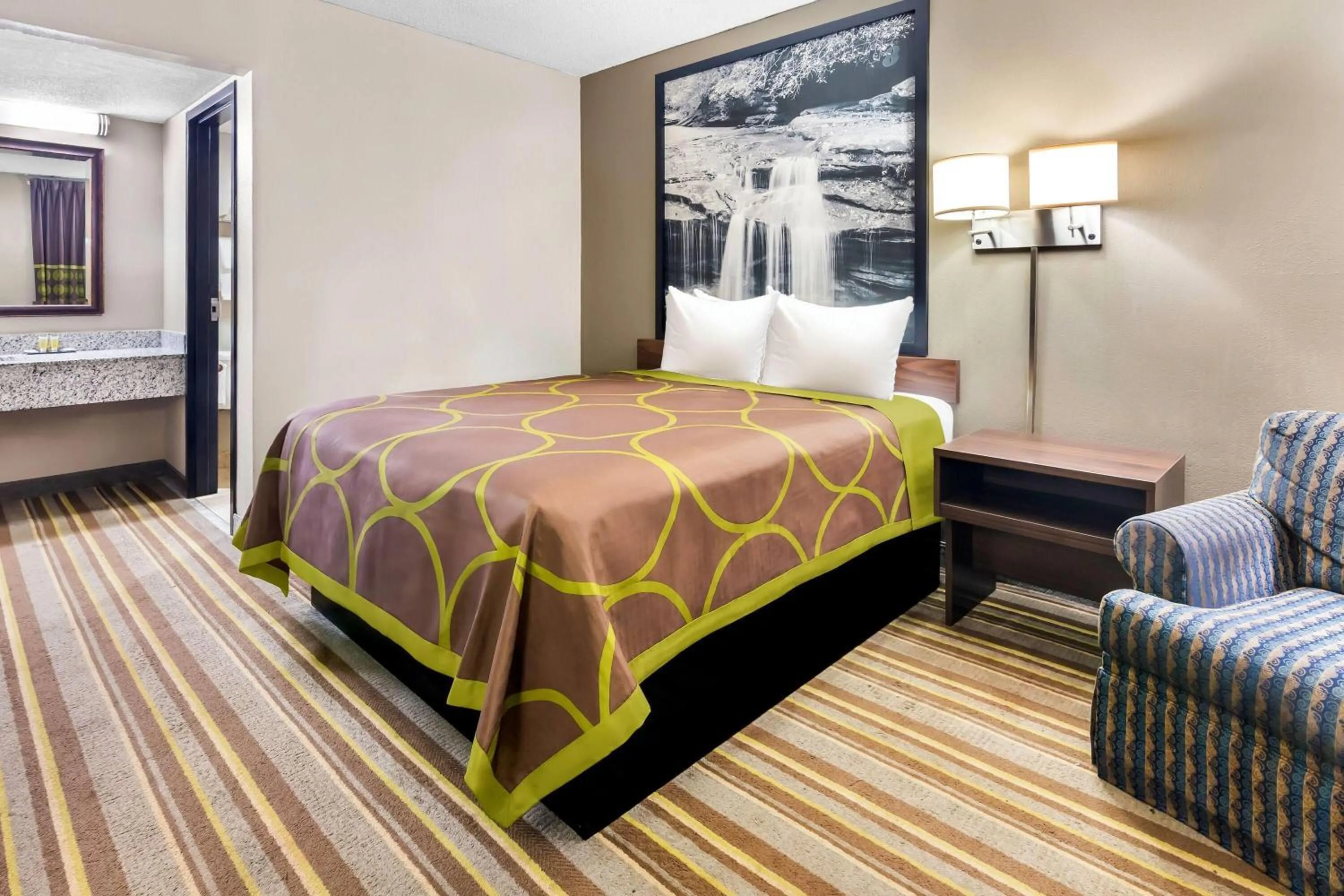 Bed in Super 8 by Wyndham Columbia