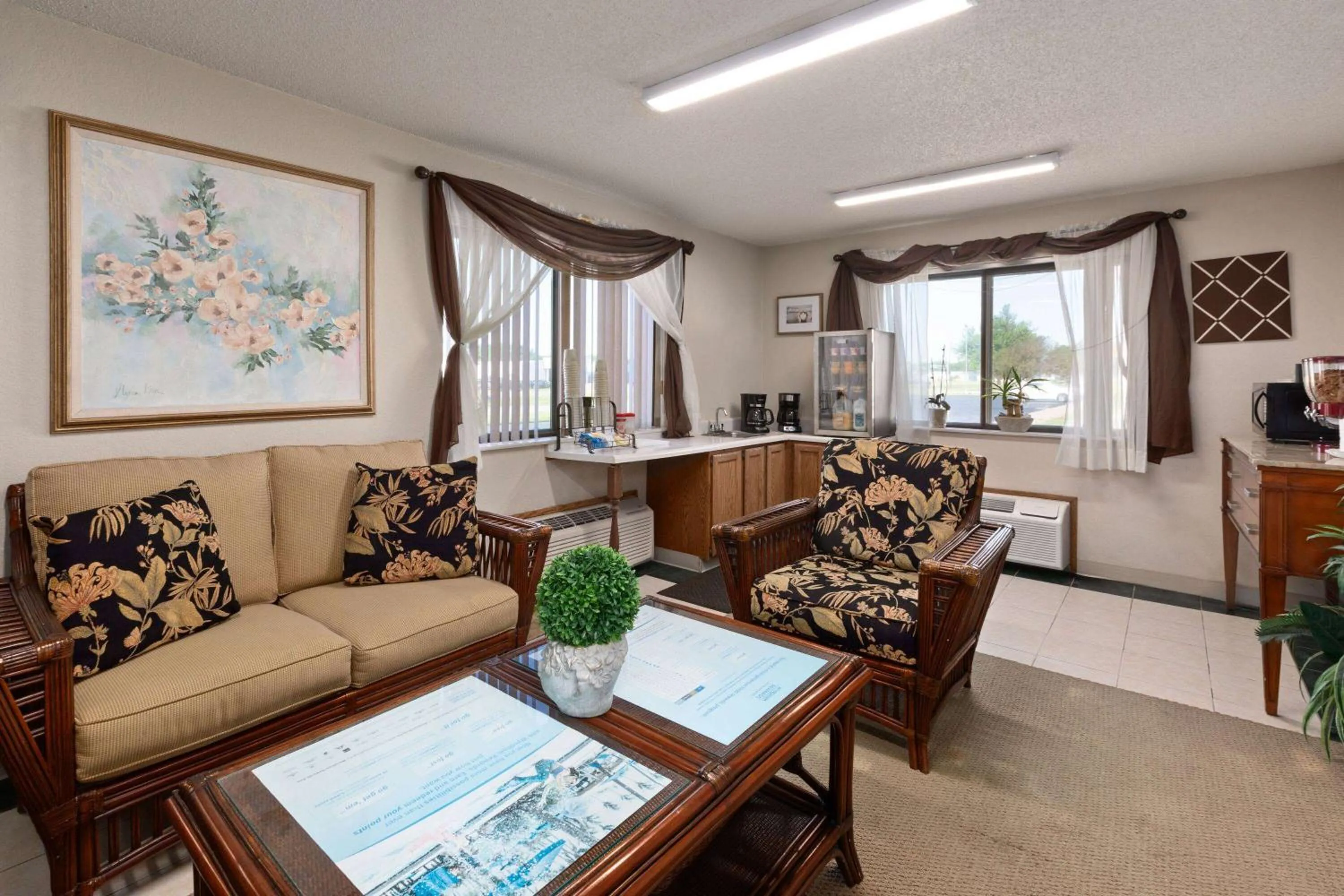 Lobby or reception in Travelodge by Wyndham Redwood Falls