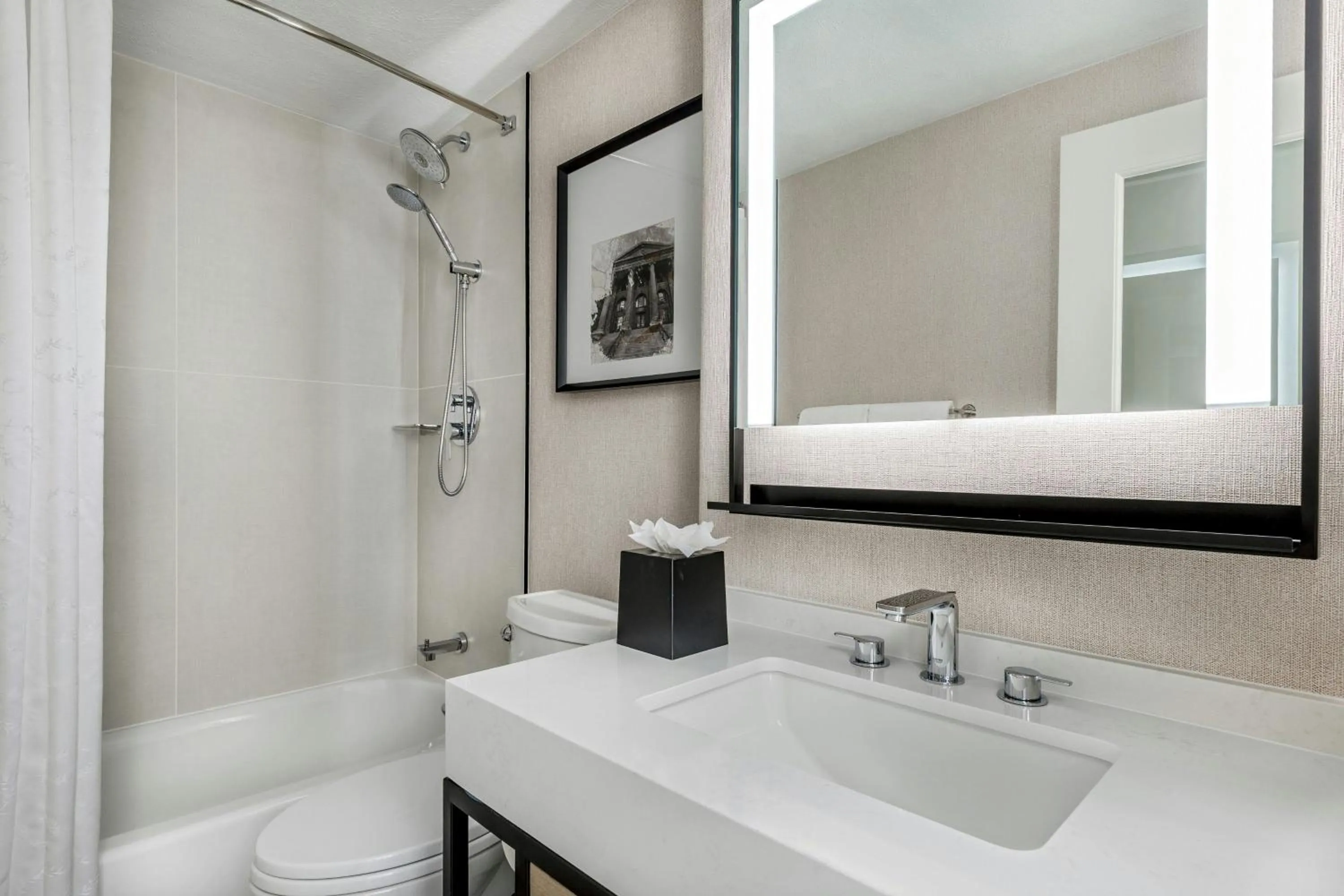 Bathroom in Sheraton Commander Hotel