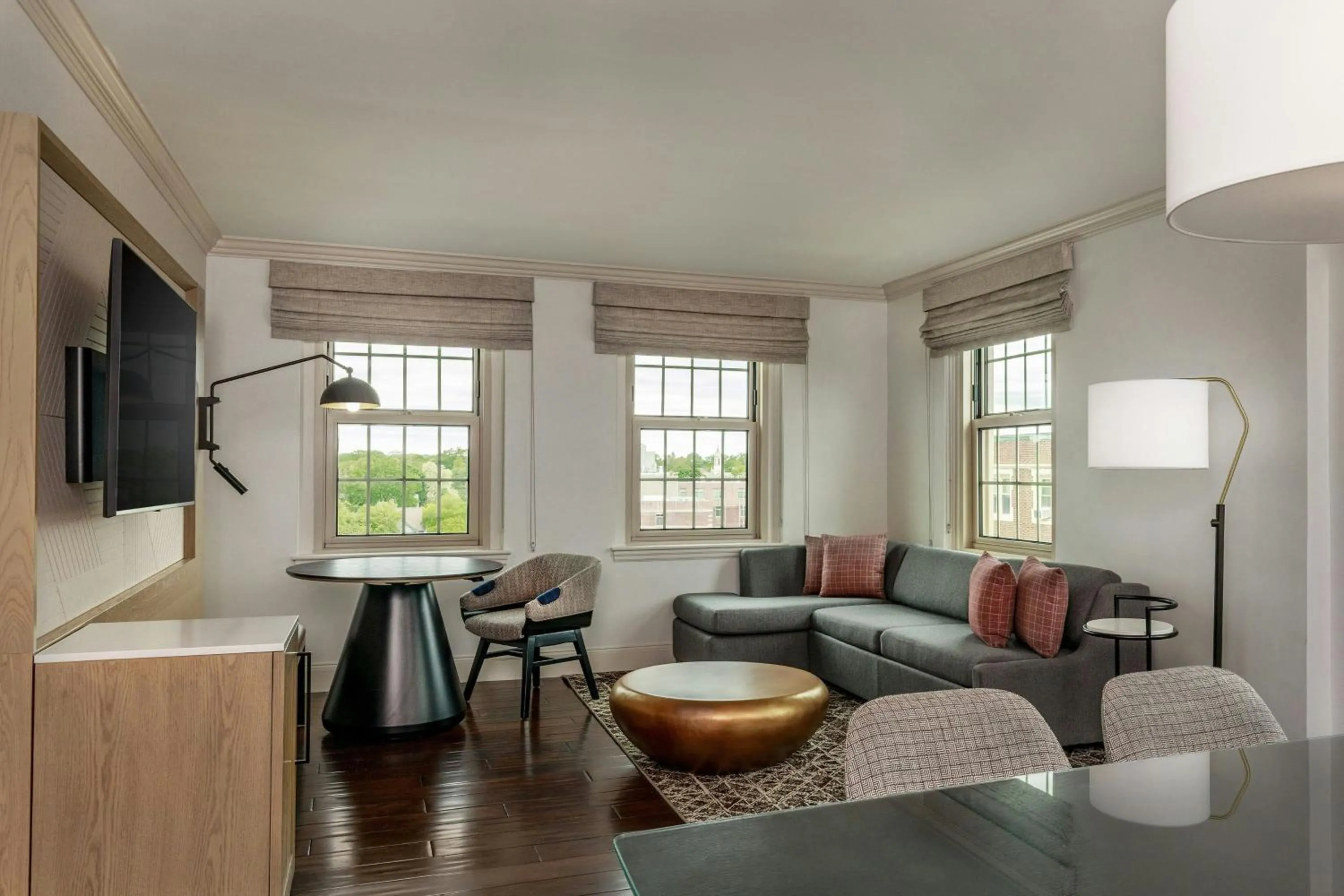 Photo of the whole room in Sheraton Commander Hotel