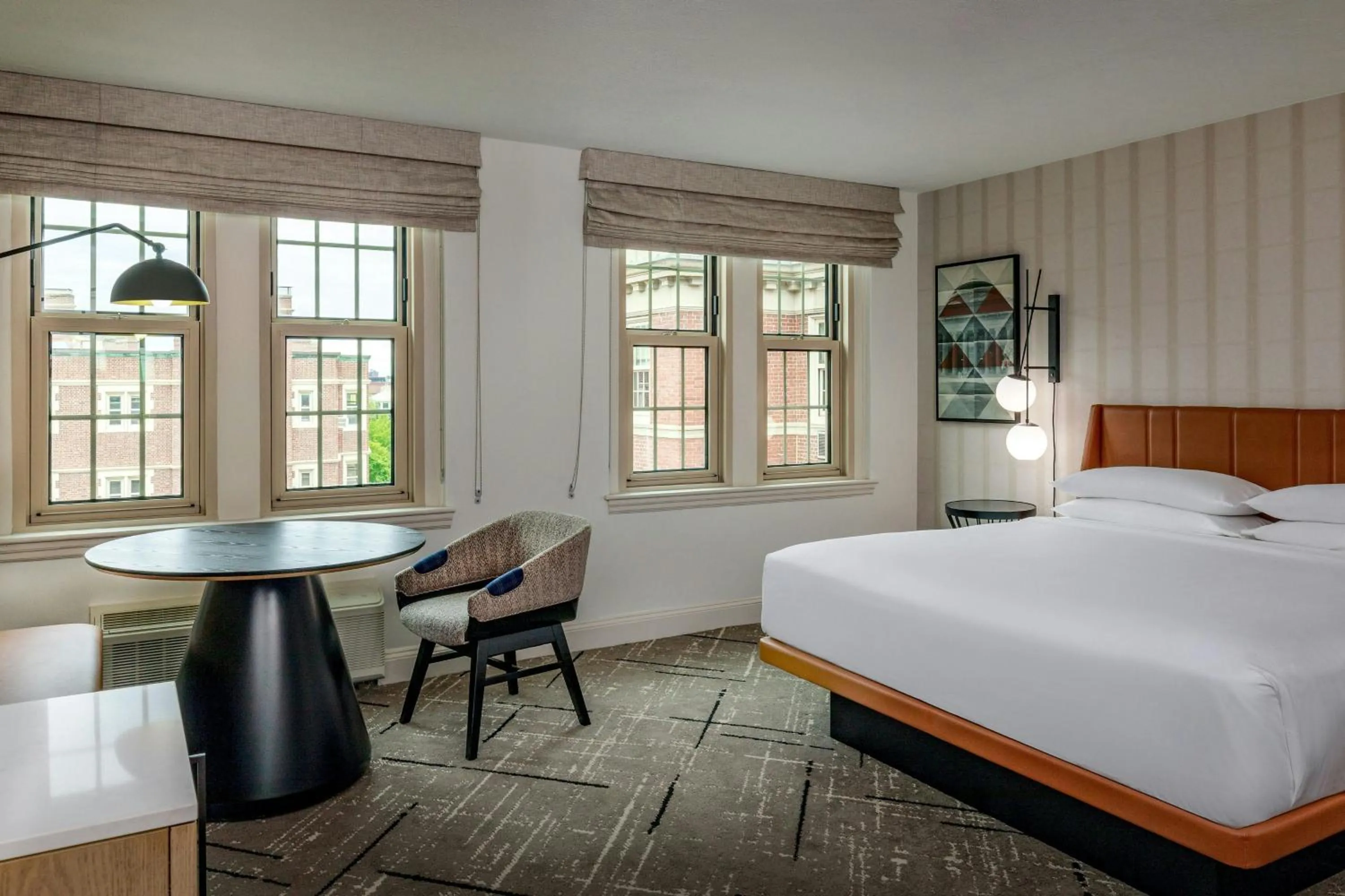 Lounge or bar, Bed in Sheraton Commander Hotel