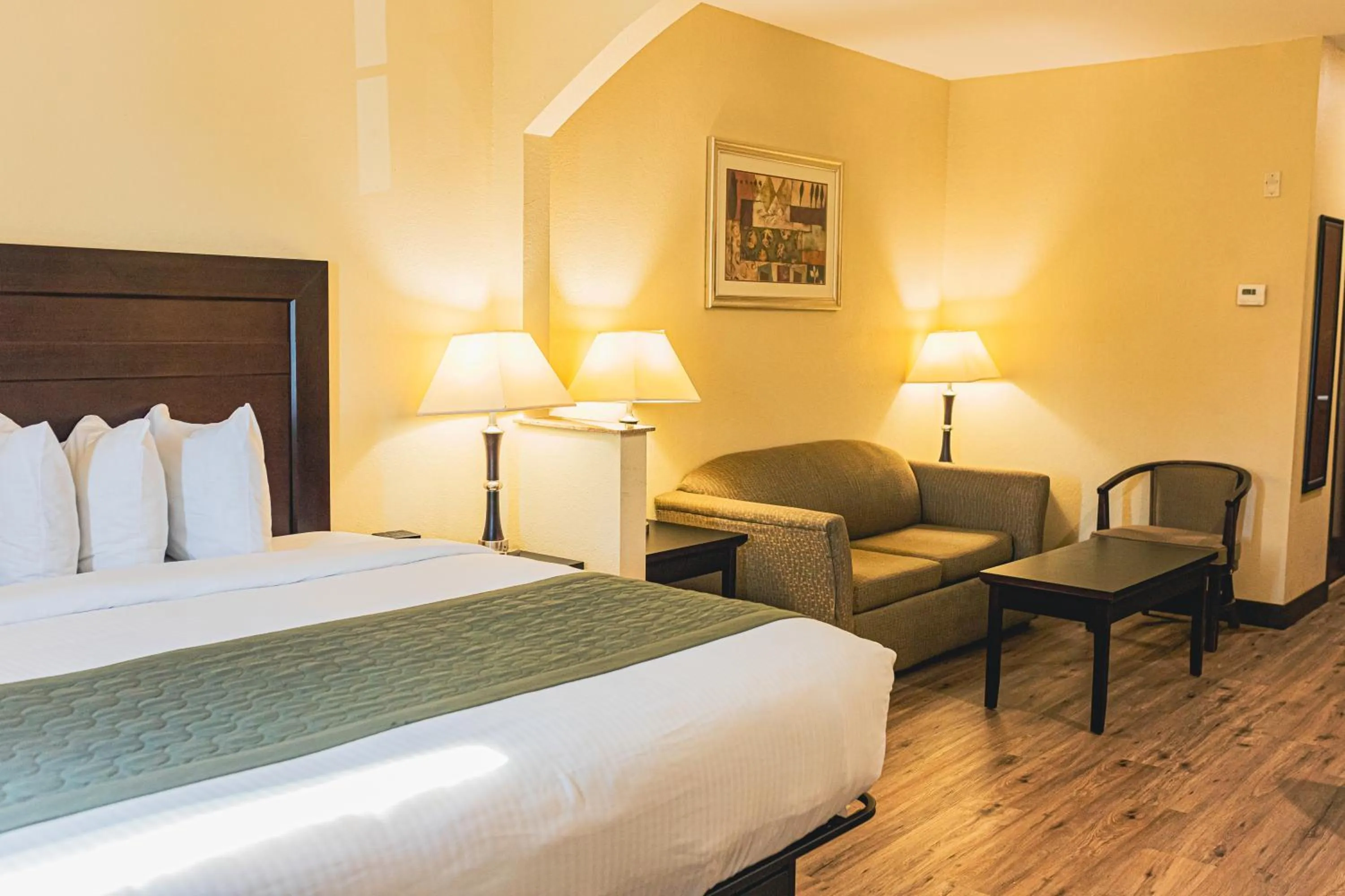 Bedroom, Bed in Baymont by Wyndham Tyler