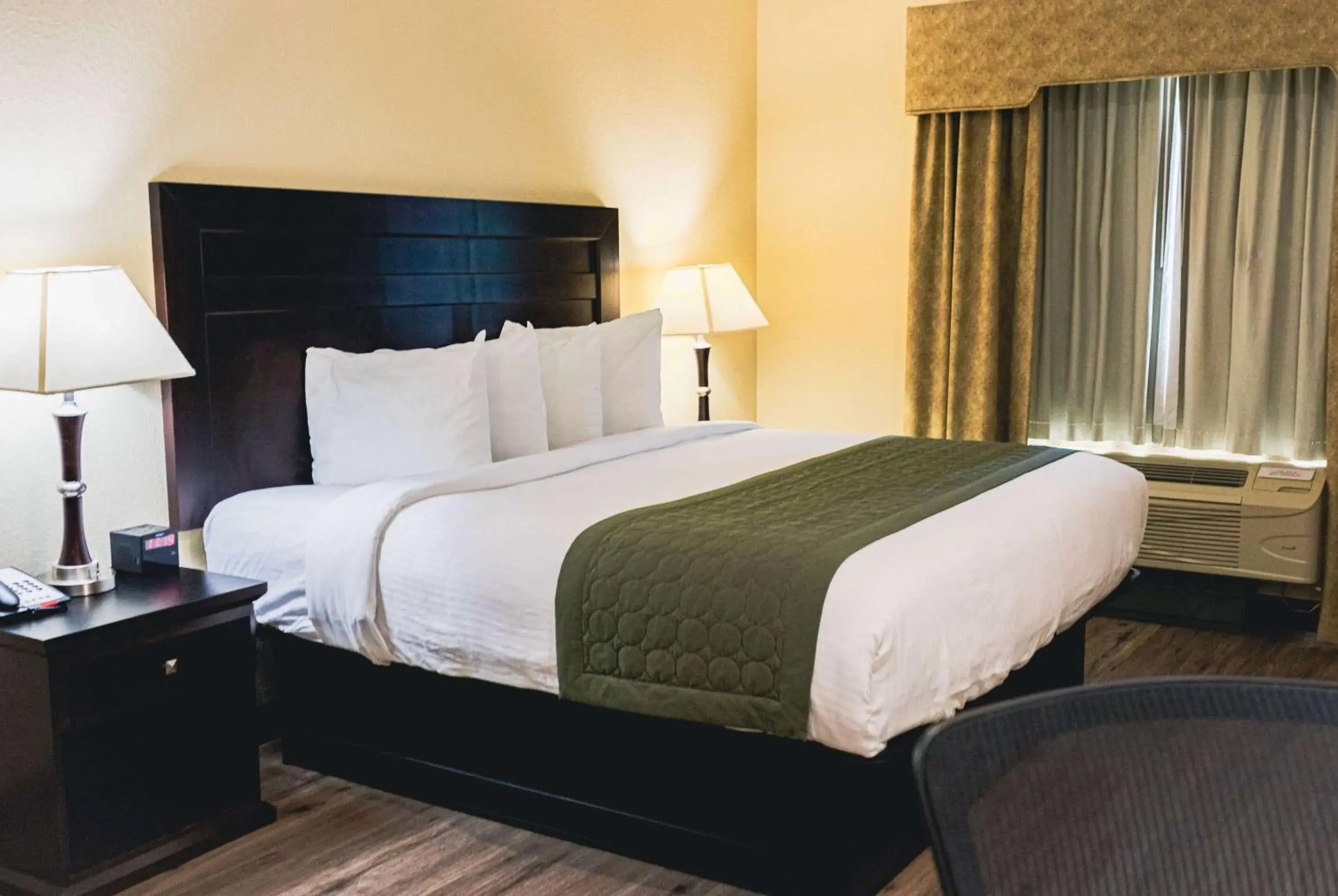 Photo of the whole room, Bed in Baymont by Wyndham Tyler Photo of the whole room, Bed in Baymont by Wyndham Tyler