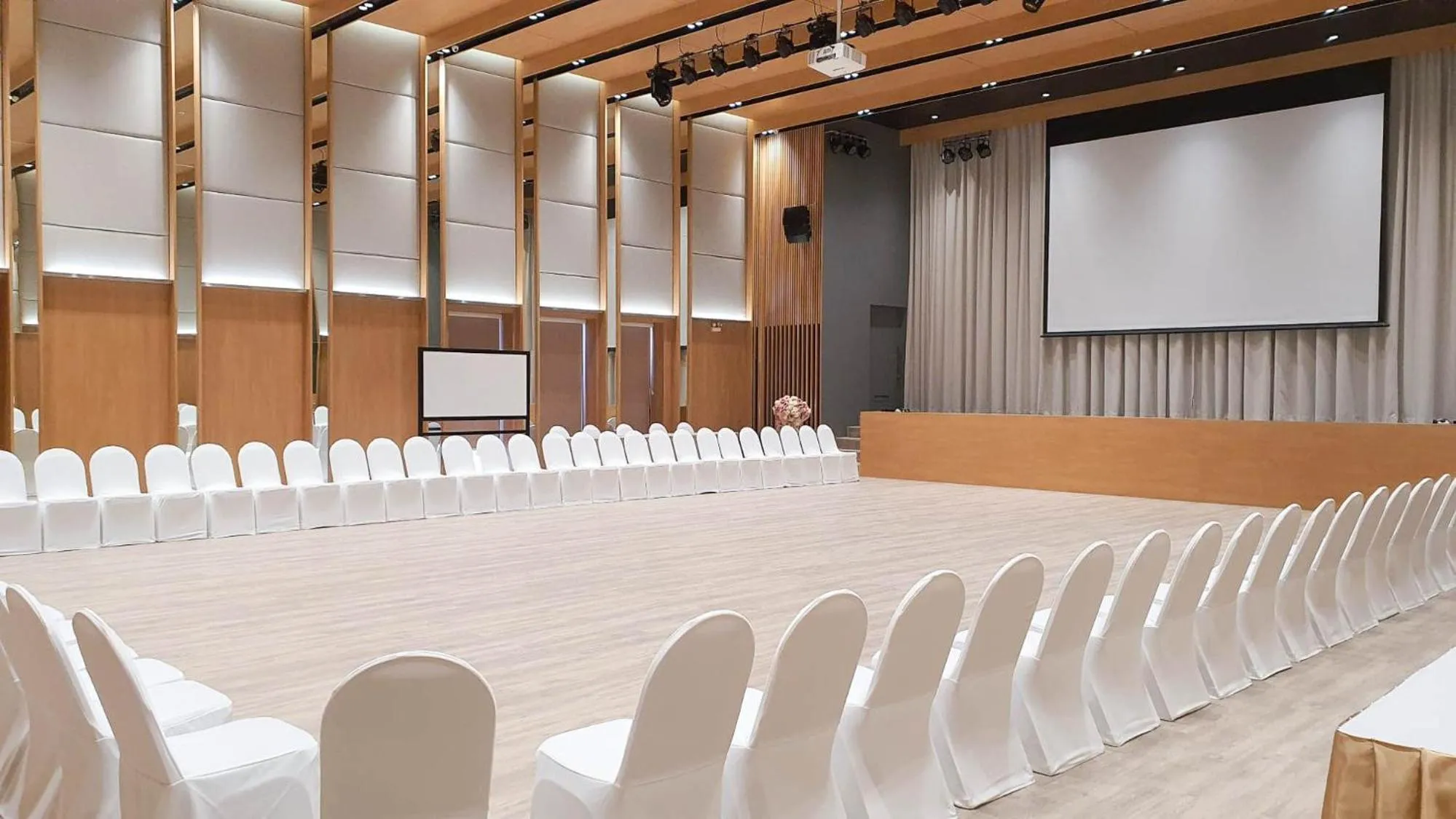 Property building in S.22 Hotel Suratthani