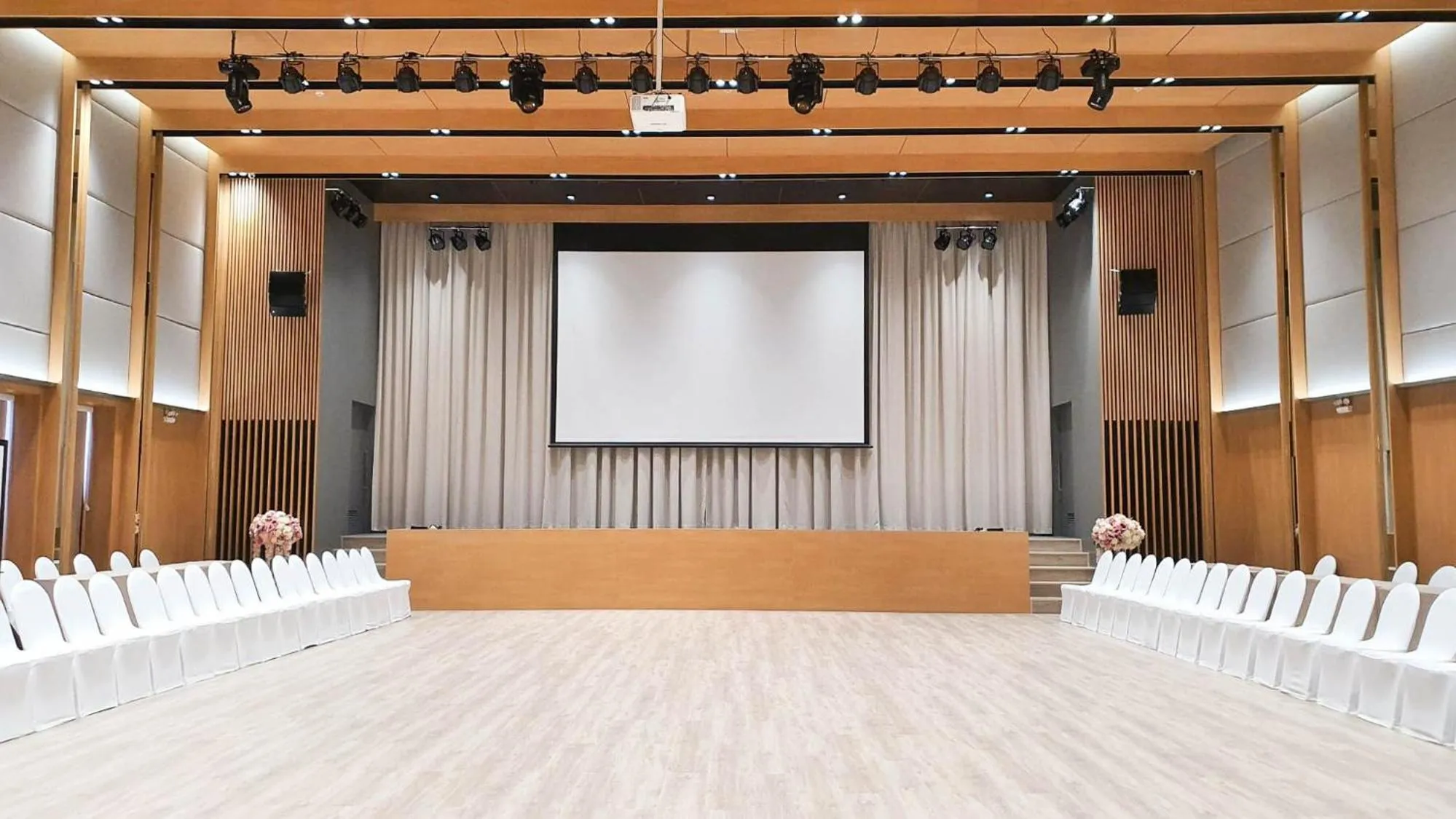 Property building in S.22 Hotel Suratthani