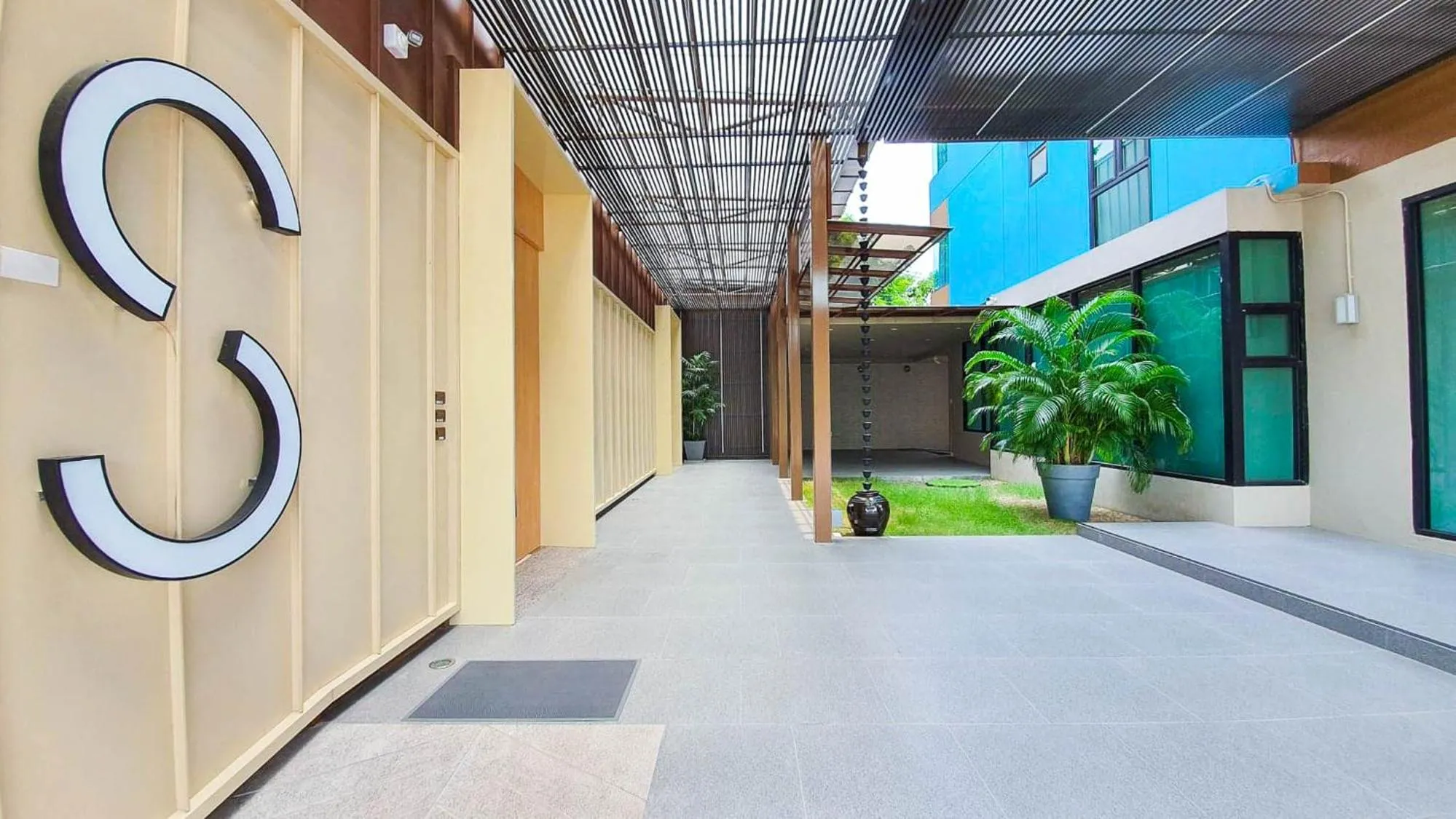 Property building in S.22 Hotel Suratthani