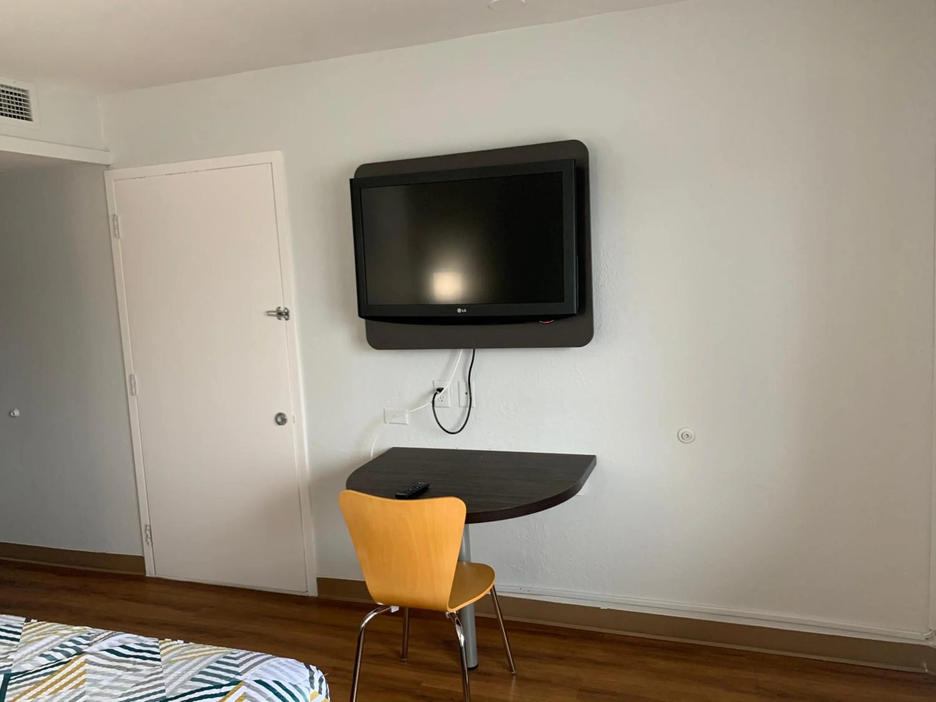 TV and multimedia in Motel 6-Dayton, OH