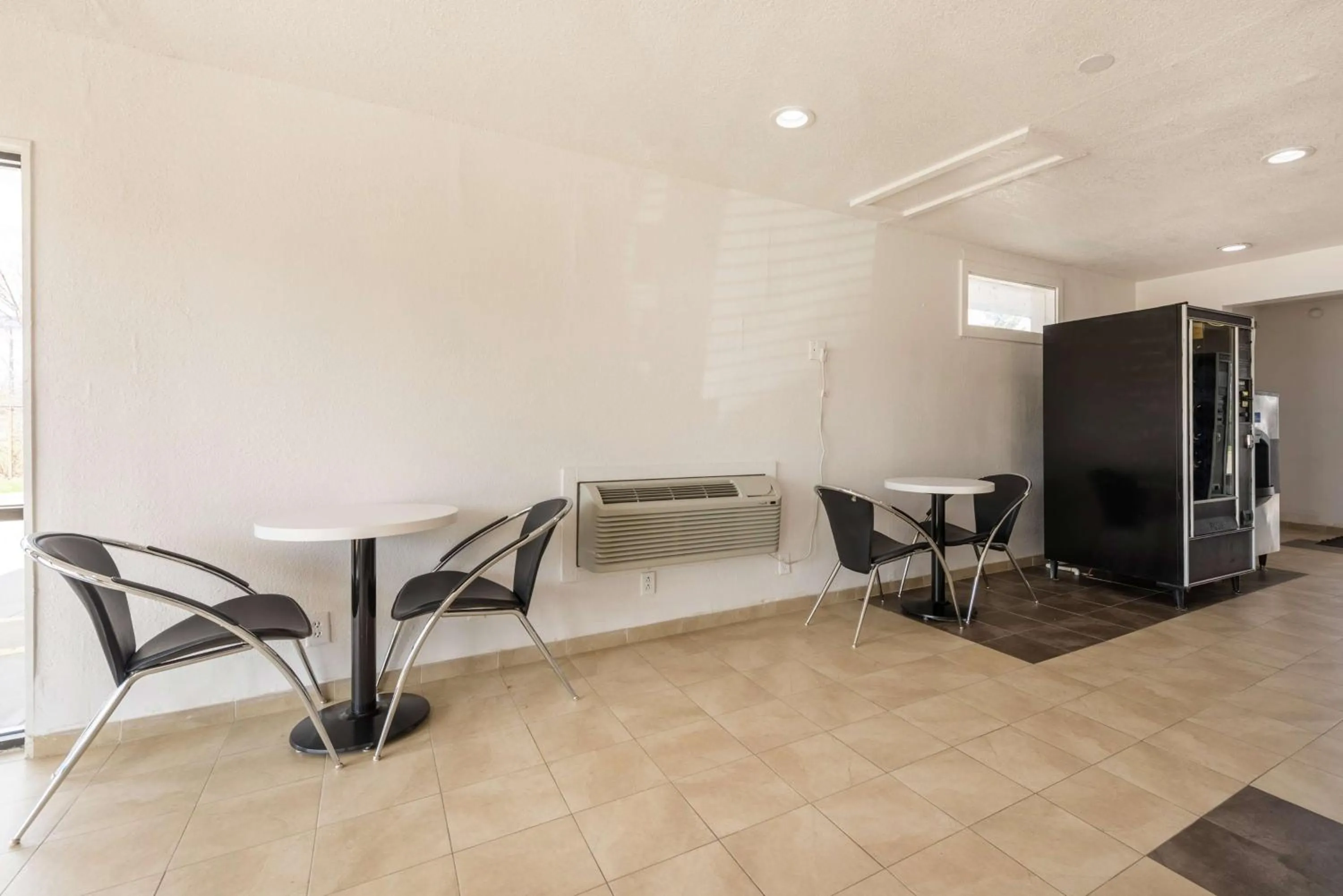 Lobby or reception in Motel 6-Dayton, OH