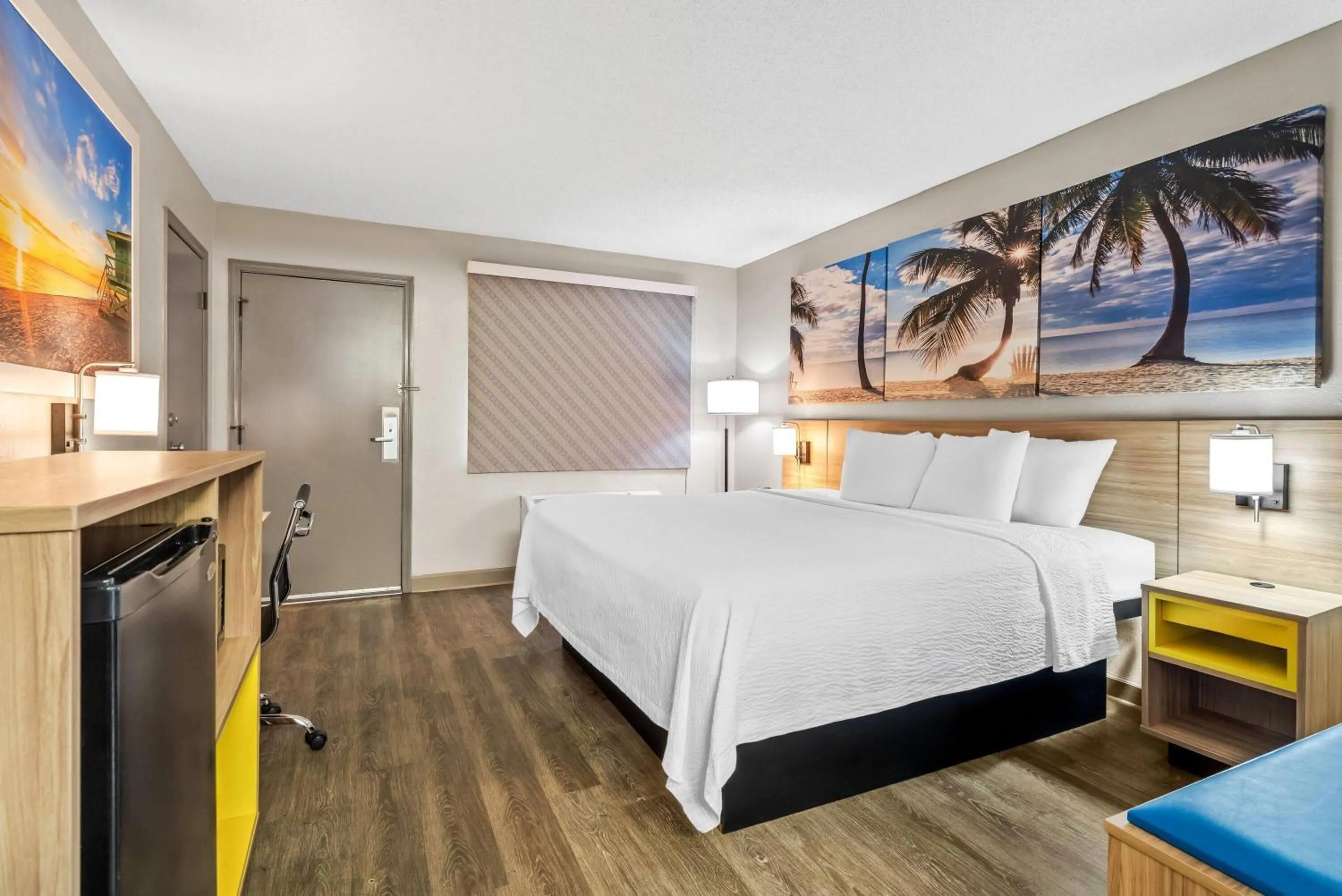 Bed in Days Inn by Wyndham Jacksonville NC