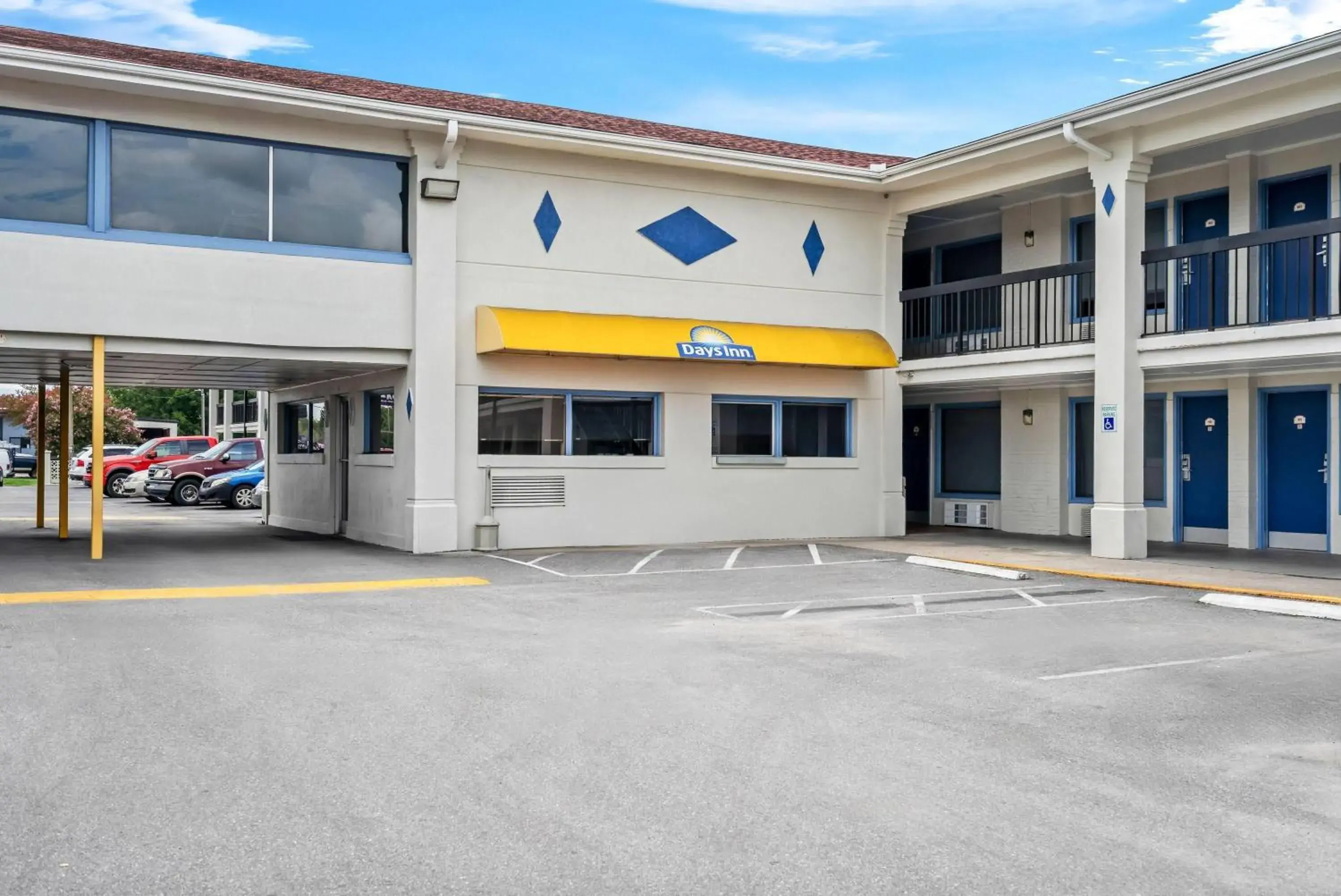 Property building in Days Inn by Wyndham Jacksonville NC Property building in Days Inn by Wyndham Jacksonville NC