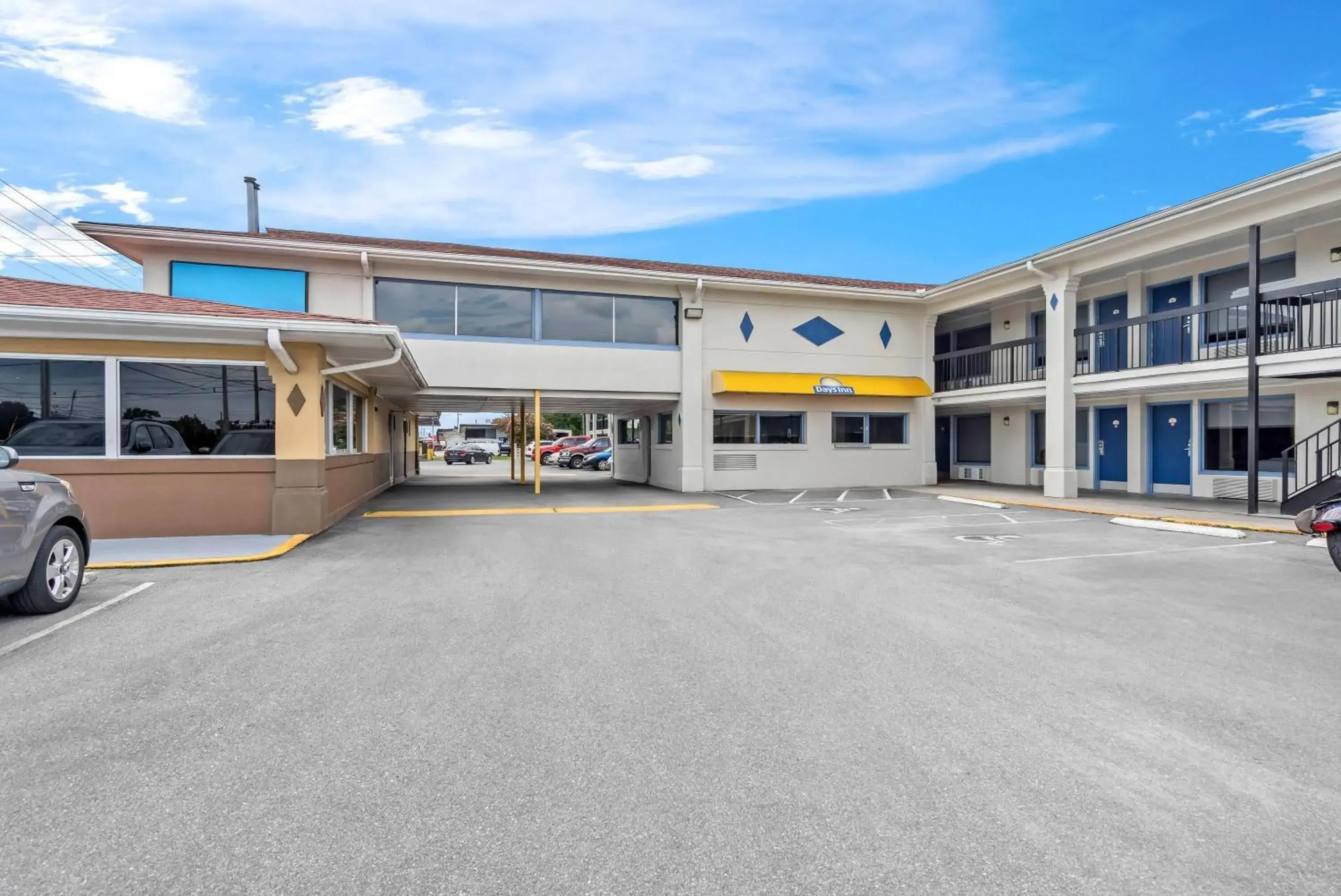 Property building in Days Inn by Wyndham Jacksonville NC Property building in Days Inn by Wyndham Jacksonville NC