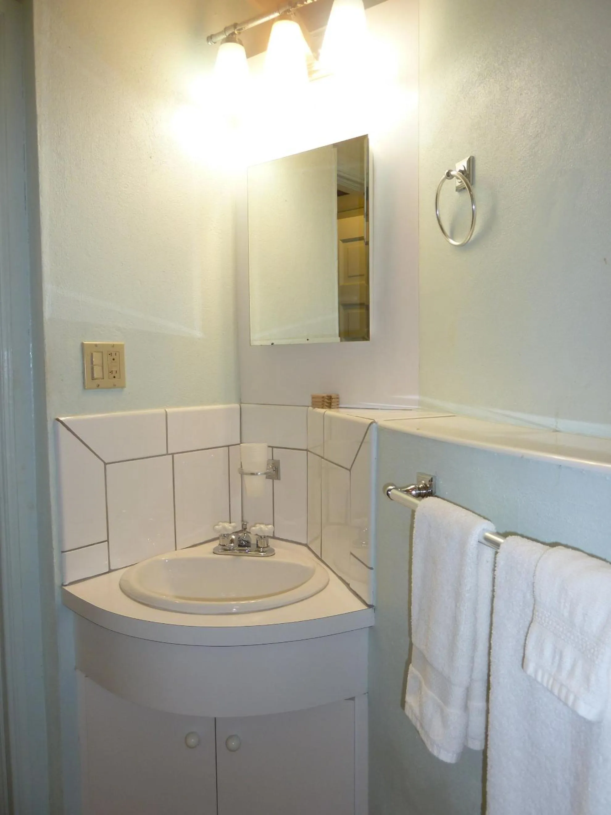 Bathroom in Galleon House Hotel