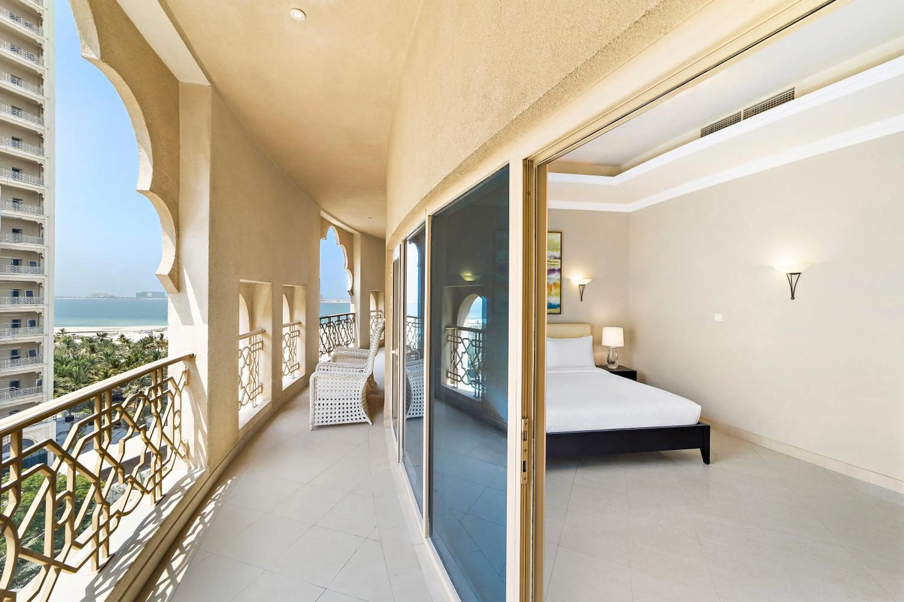 Balcony/Terrace, Bed in Al Hamra Residence