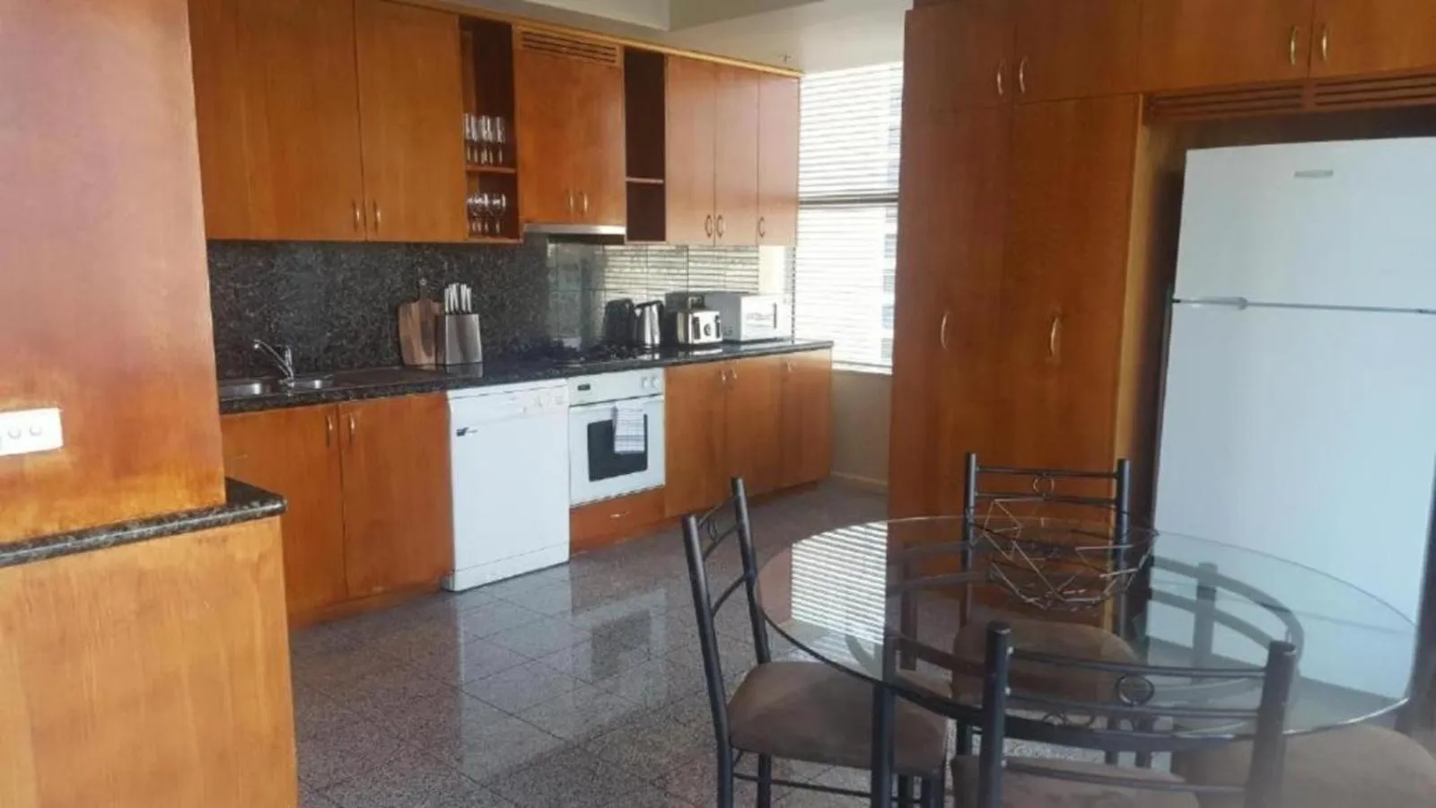 Kitchen or kitchenette in Melbourne CBD Central Apartment Hotel Official