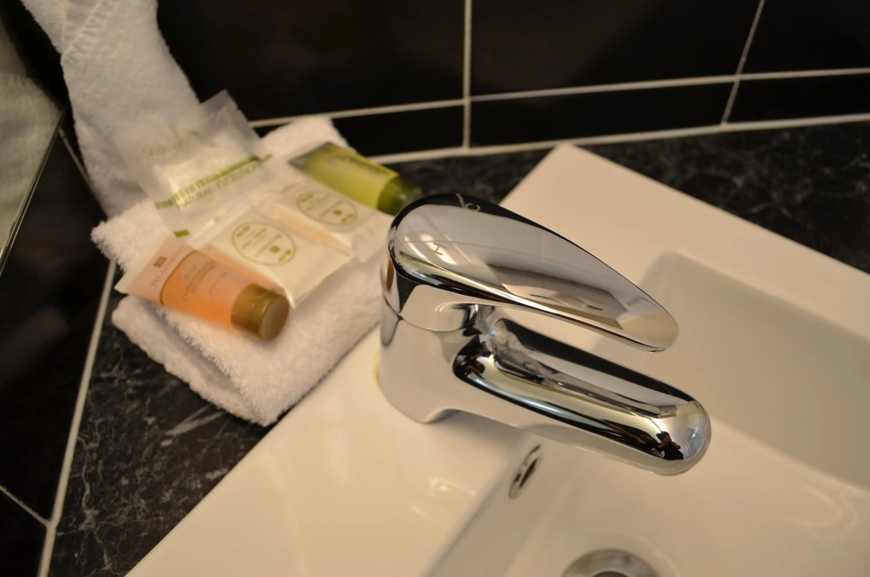 Bathroom in Airport Motel Brisbane