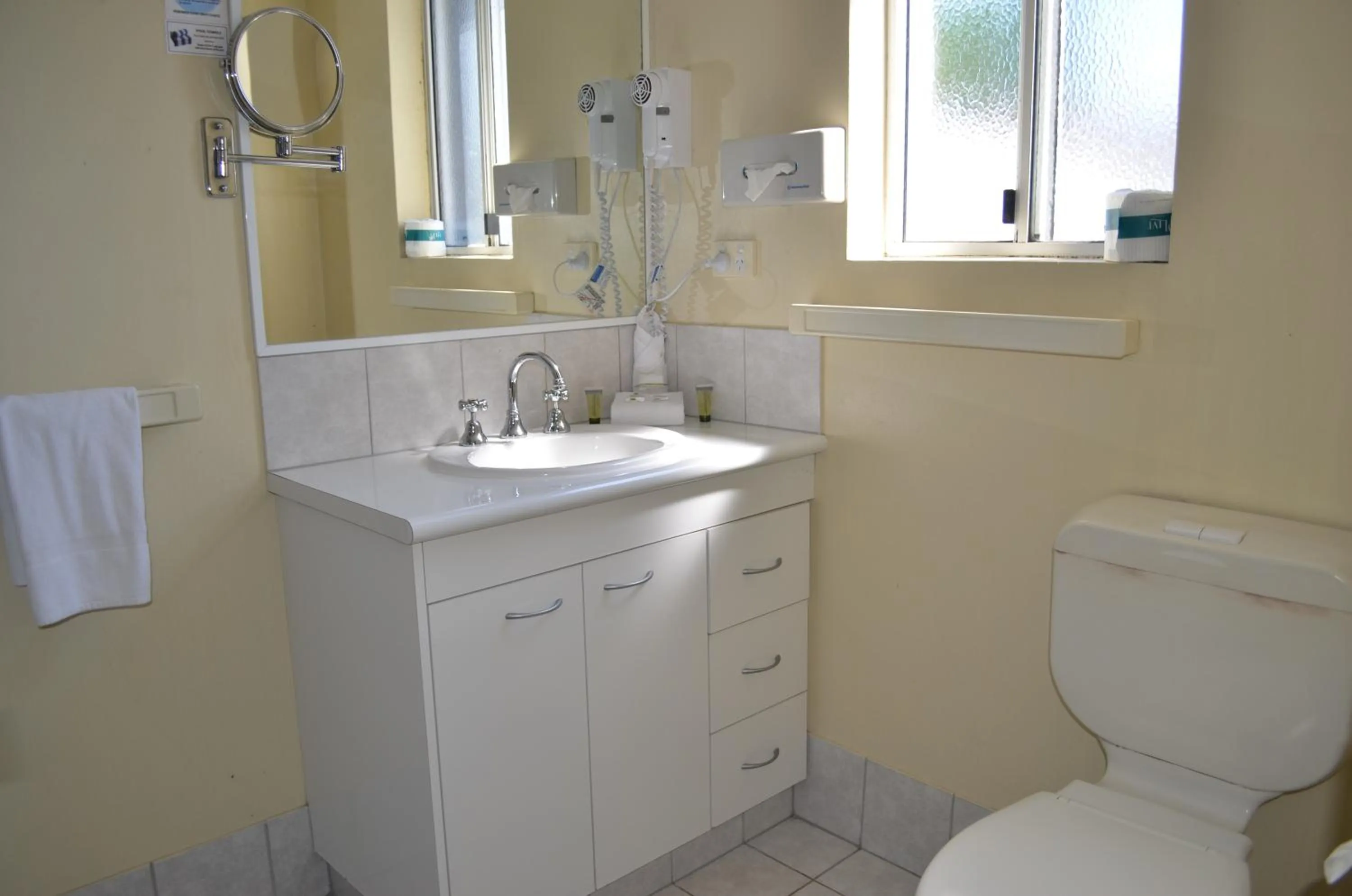 Bathroom in Airport Motel Brisbane