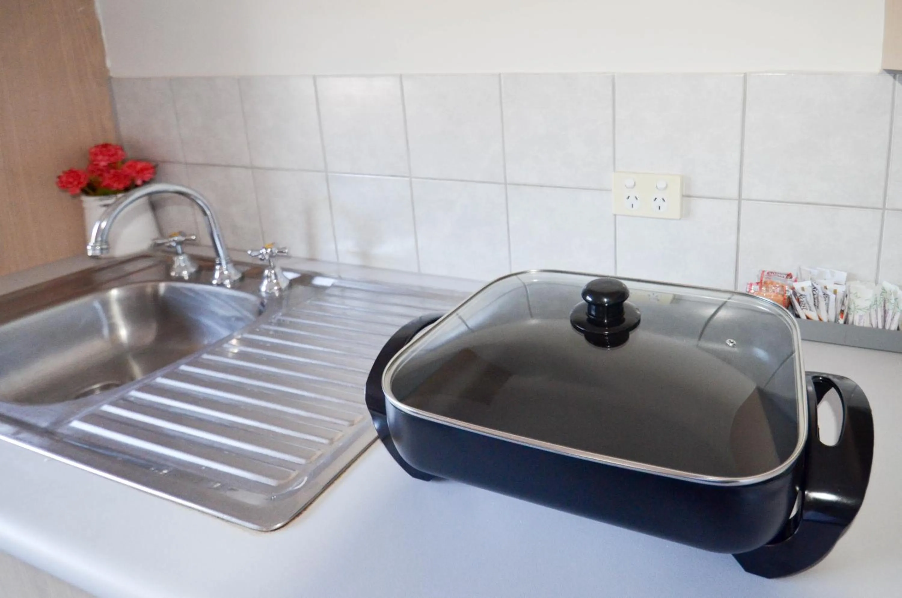 Kitchen or kitchenette in Airport Motel Brisbane