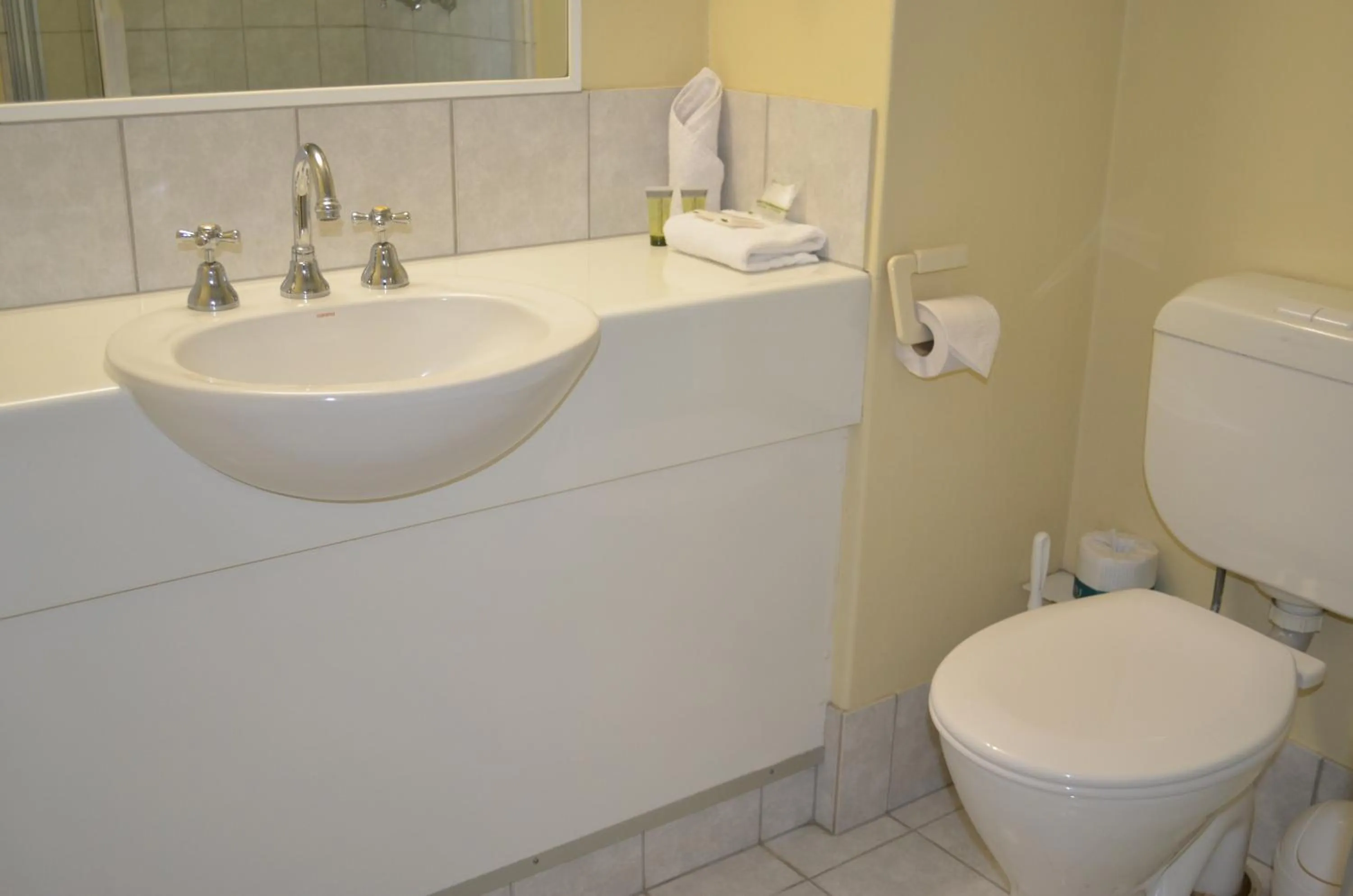 Bathroom in Airport Motel Brisbane