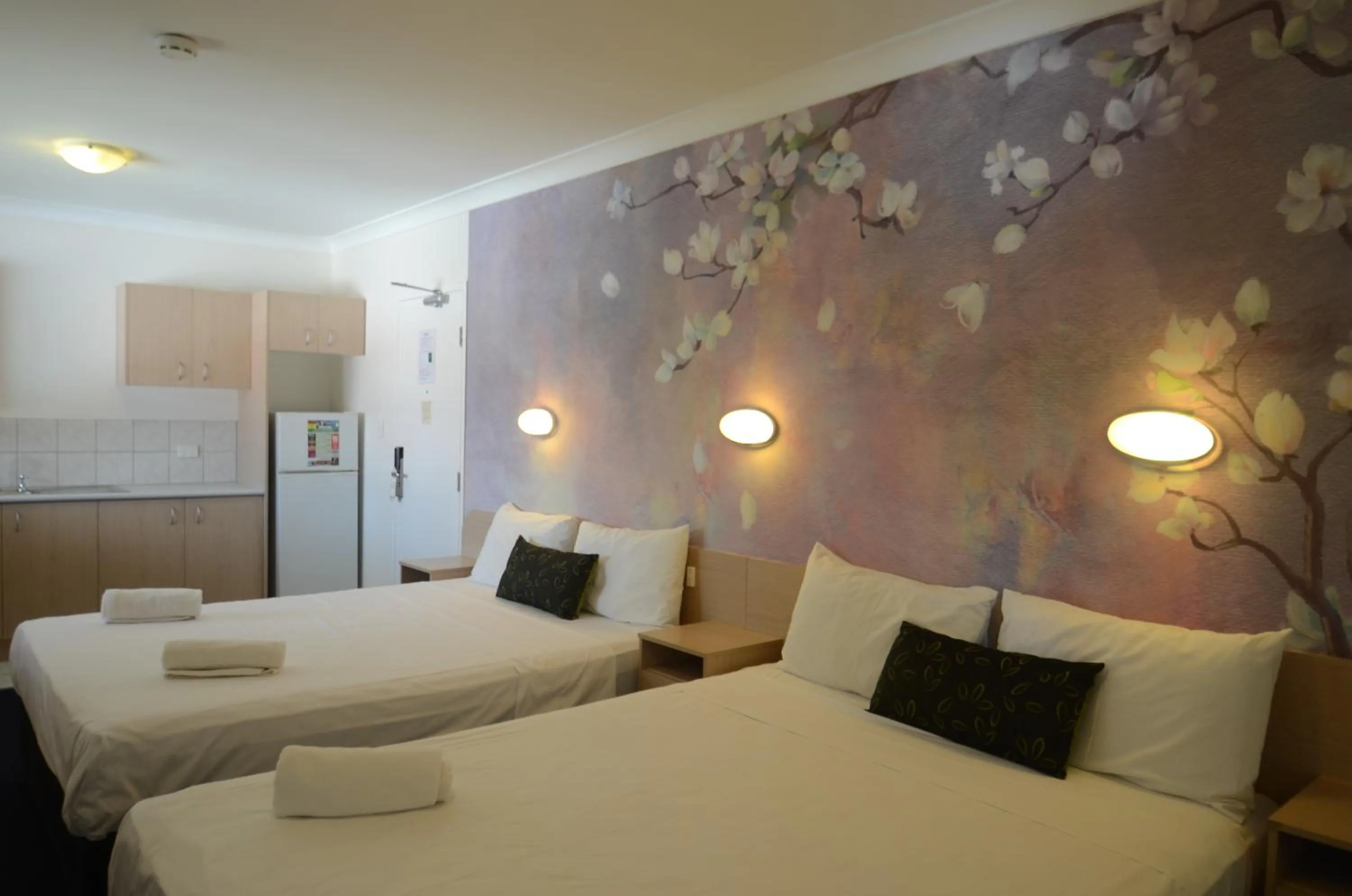 Photo of the whole room, Bed in Airport Motel Brisbane