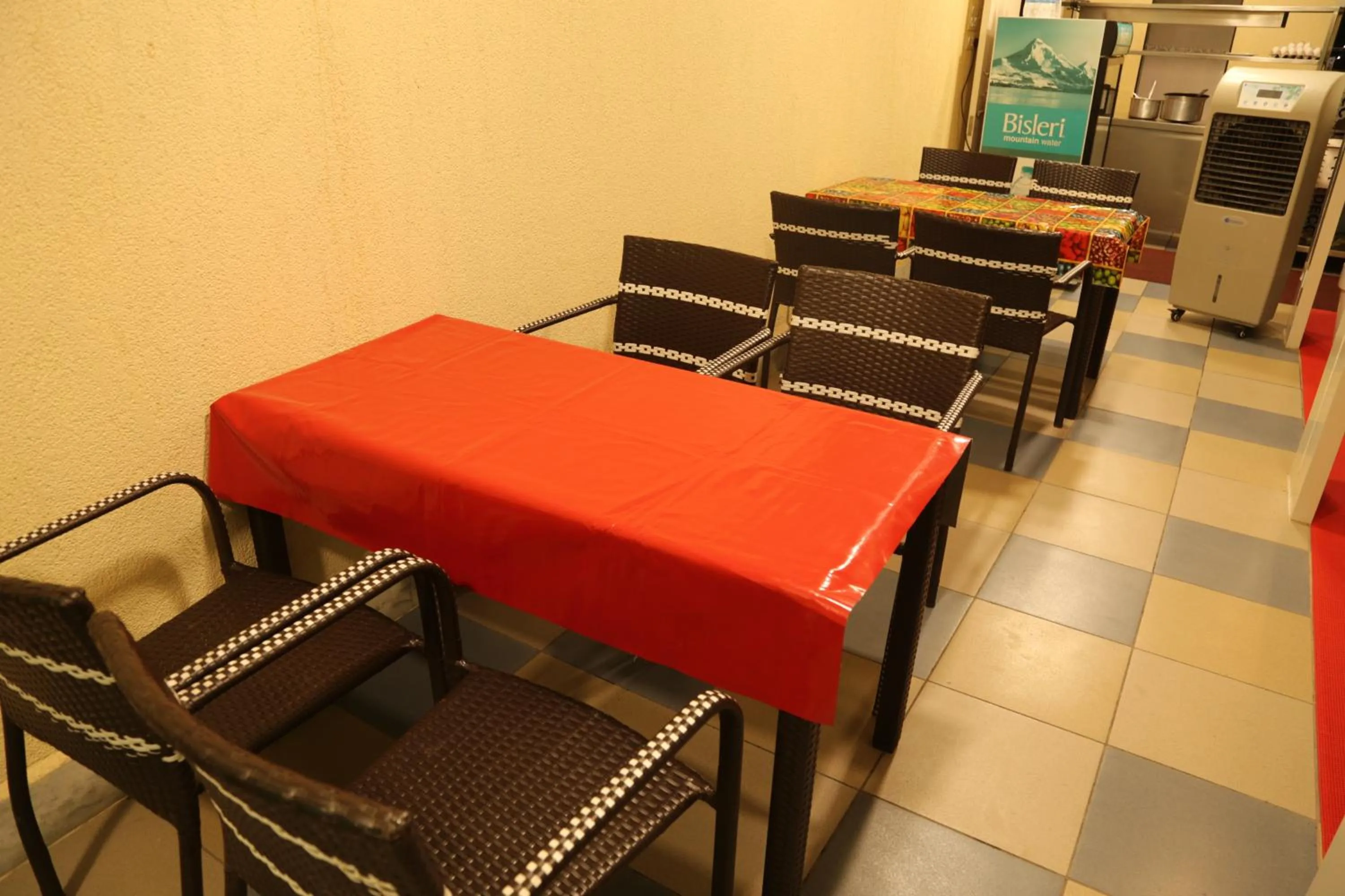 HOTEL MADNI ROYALE (50 Mtrs from Dargaah), Ajmer