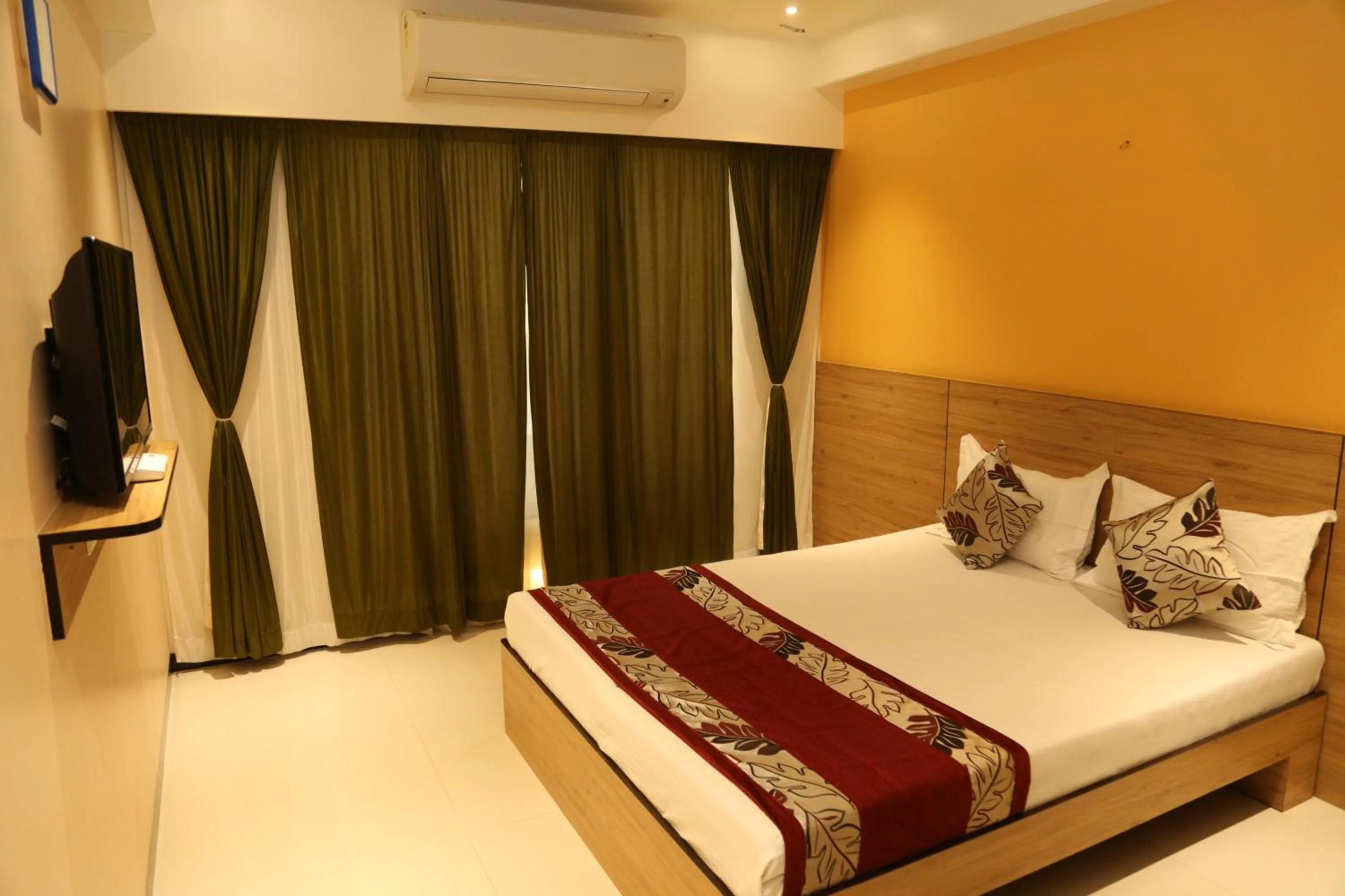 HOTEL MADNI ROYALE (50 Mtrs from Dargaah), Ajmer