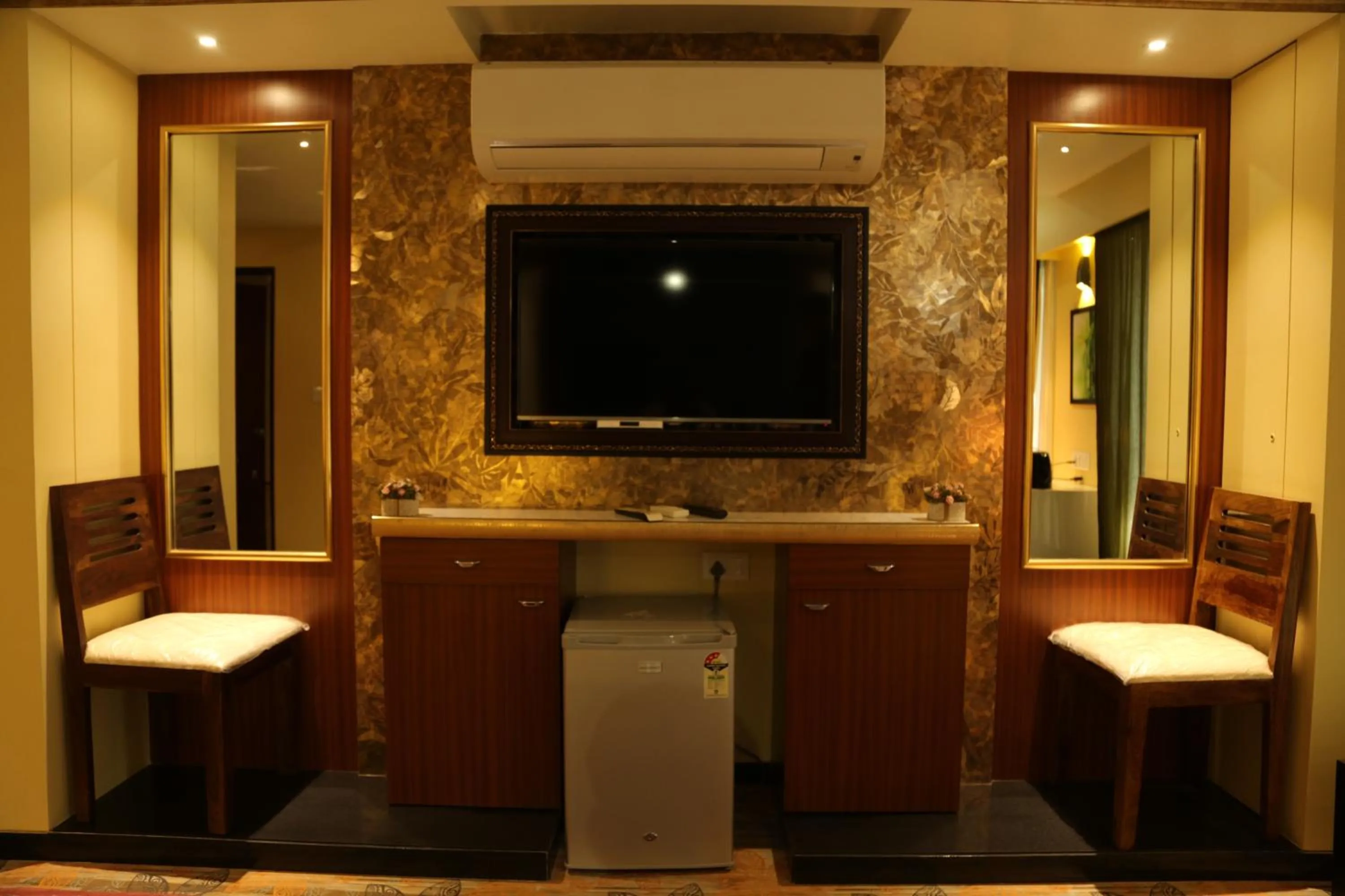 HOTEL MADNI ROYALE (50 Mtrs from Dargaah), Ajmer