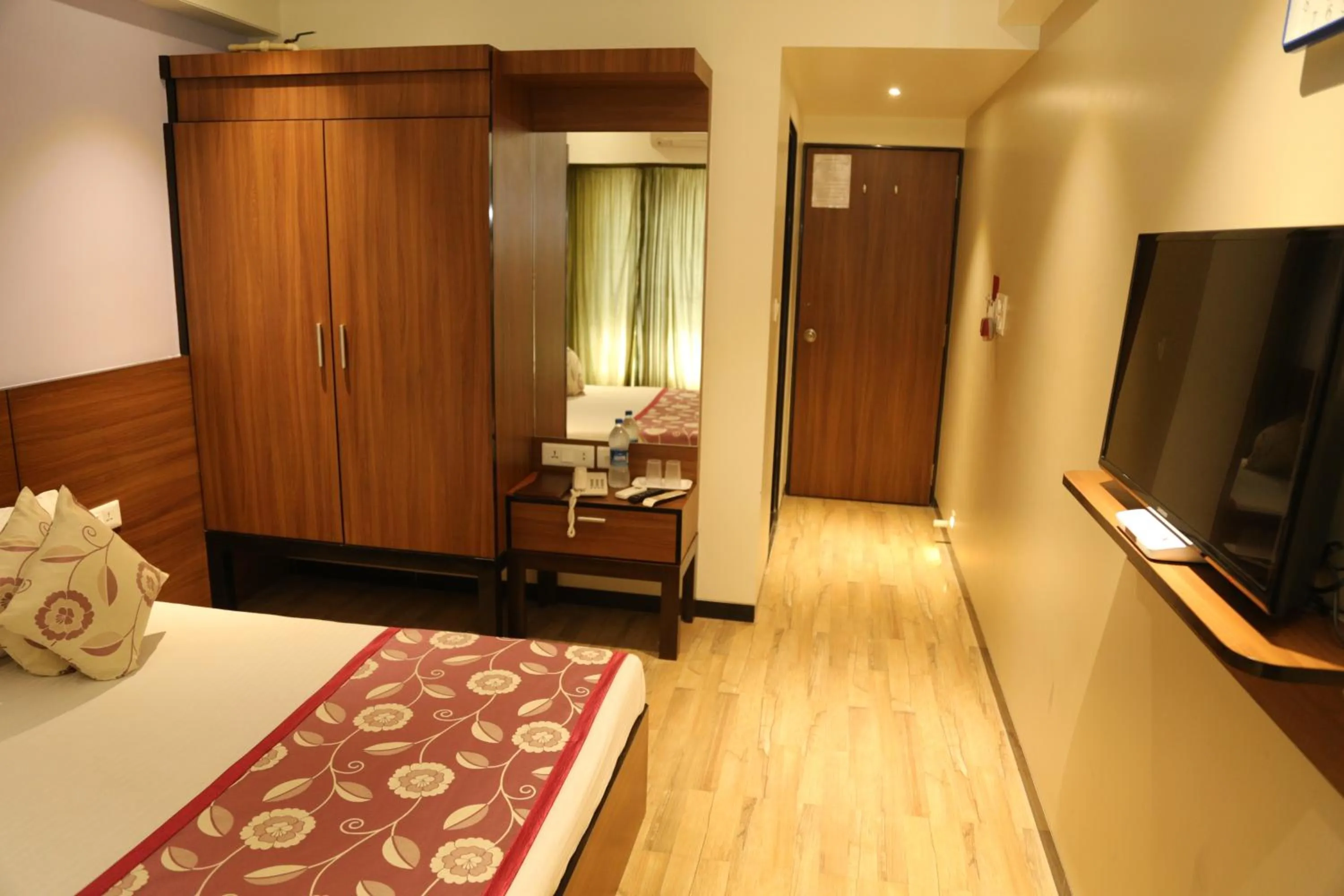 HOTEL MADNI ROYALE (50 Mtrs from Dargaah), Ajmer