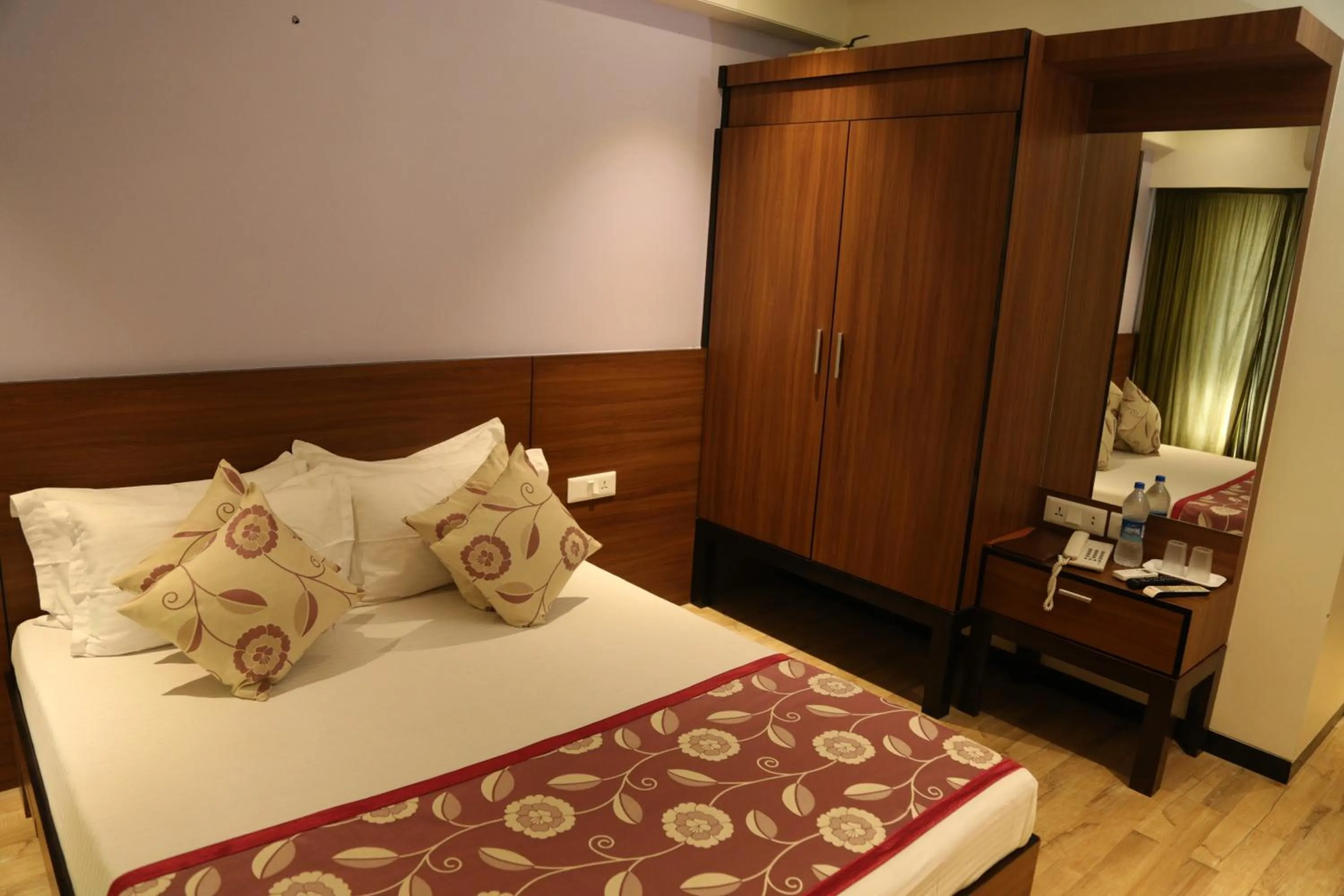 HOTEL MADNI ROYALE (50 Mtrs from Dargaah), Ajmer