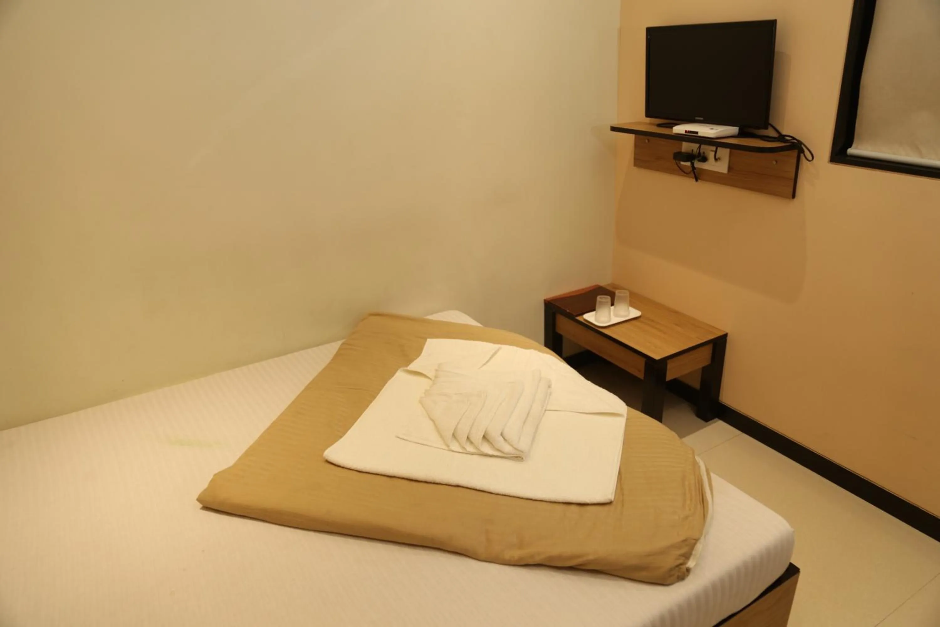 HOTEL MADNI ROYALE (50 Mtrs from Dargaah), Ajmer