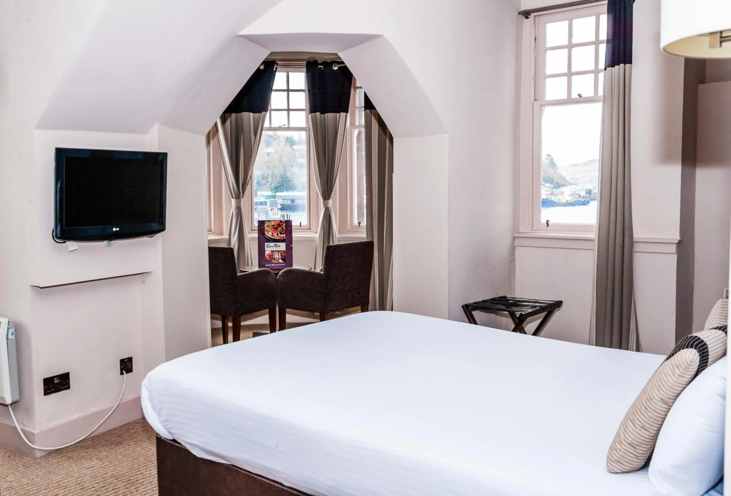 TV and multimedia, Bed in Columba Hotel