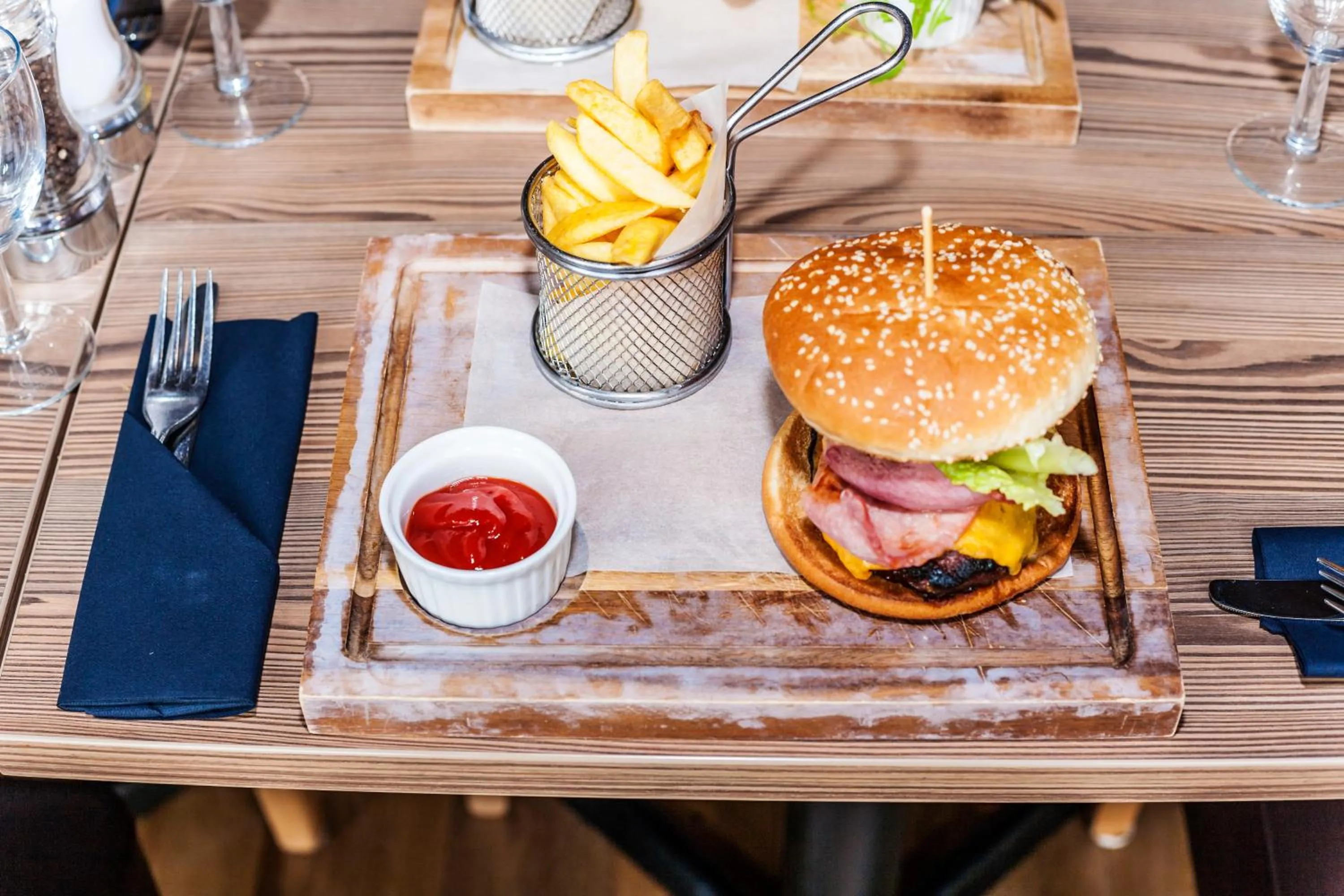 Restaurant/places to eat in Columba Hotel